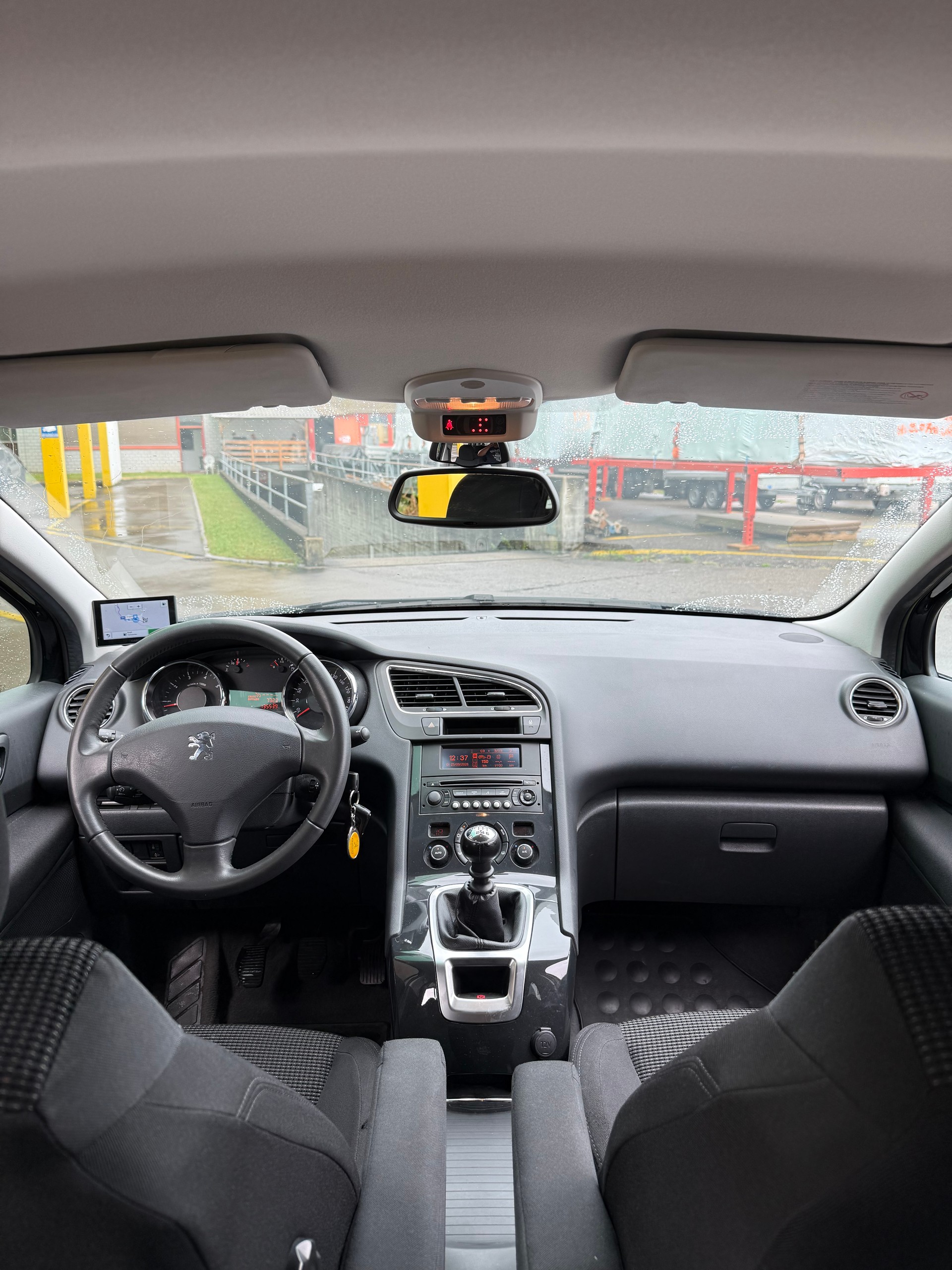 PEUGEOT 5008 1.6 16V T Sport Pack-image-9