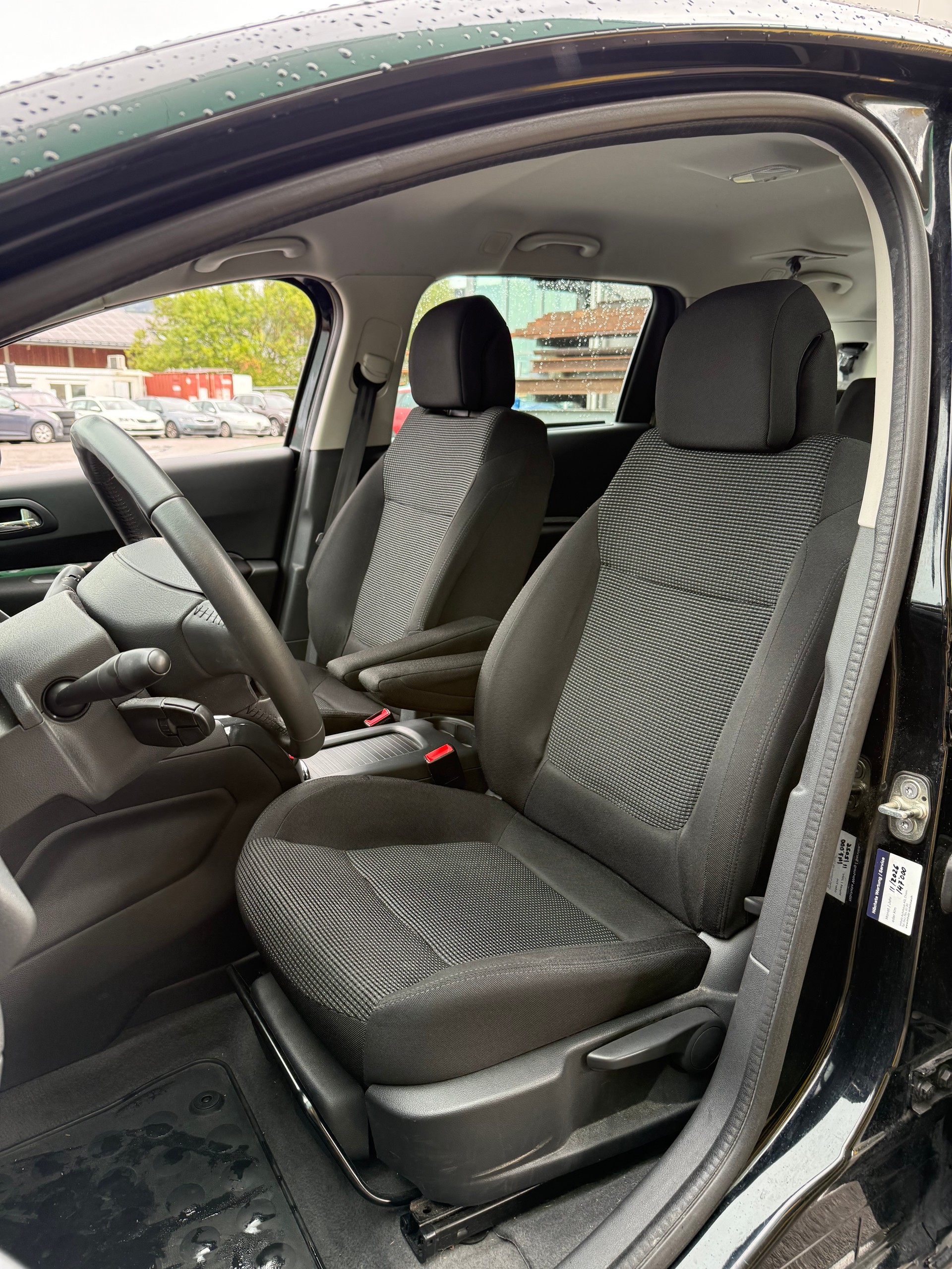 PEUGEOT 5008 1.6 16V T Sport Pack-image-8