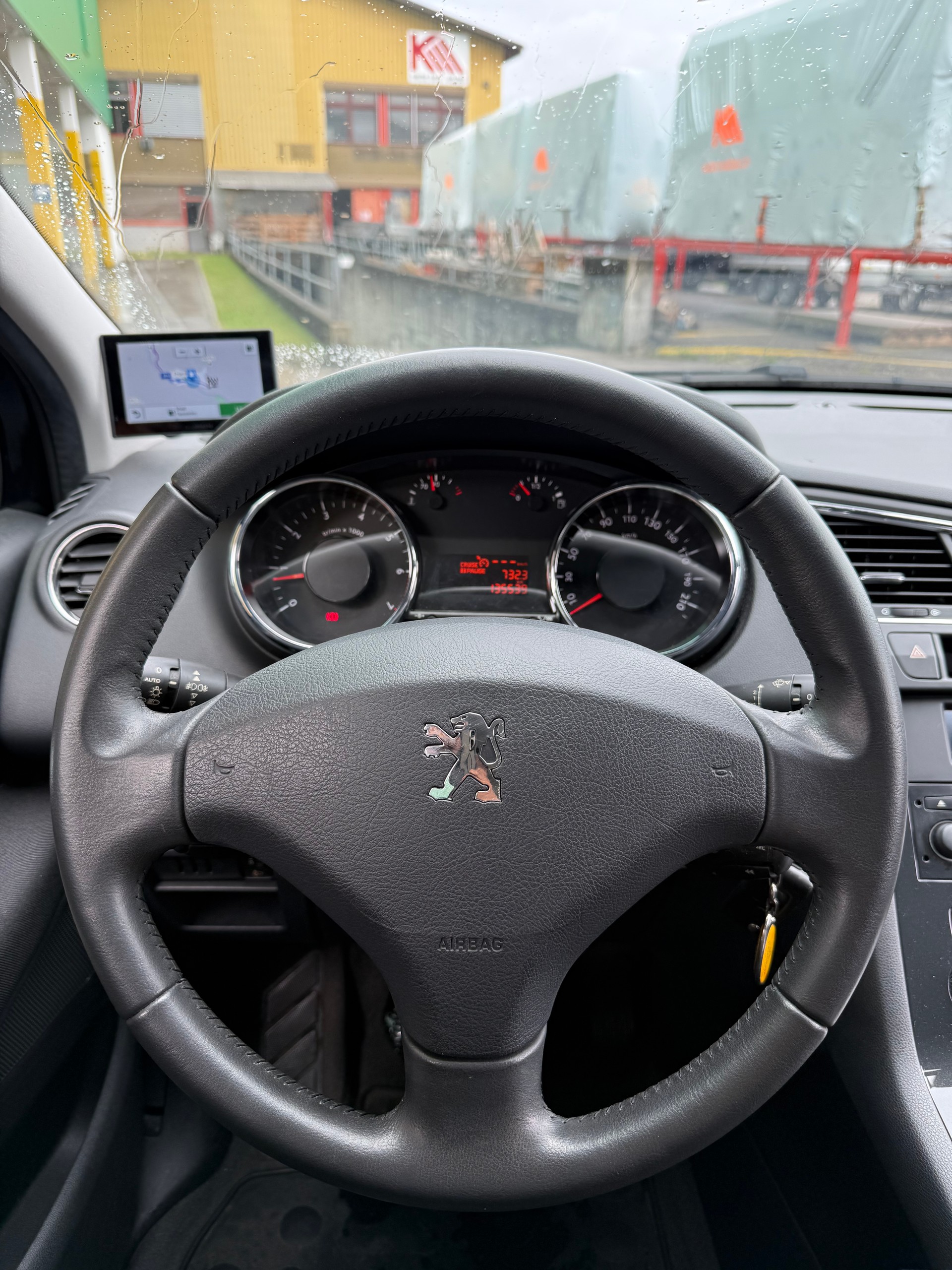 PEUGEOT 5008 1.6 16V T Sport Pack-image-11