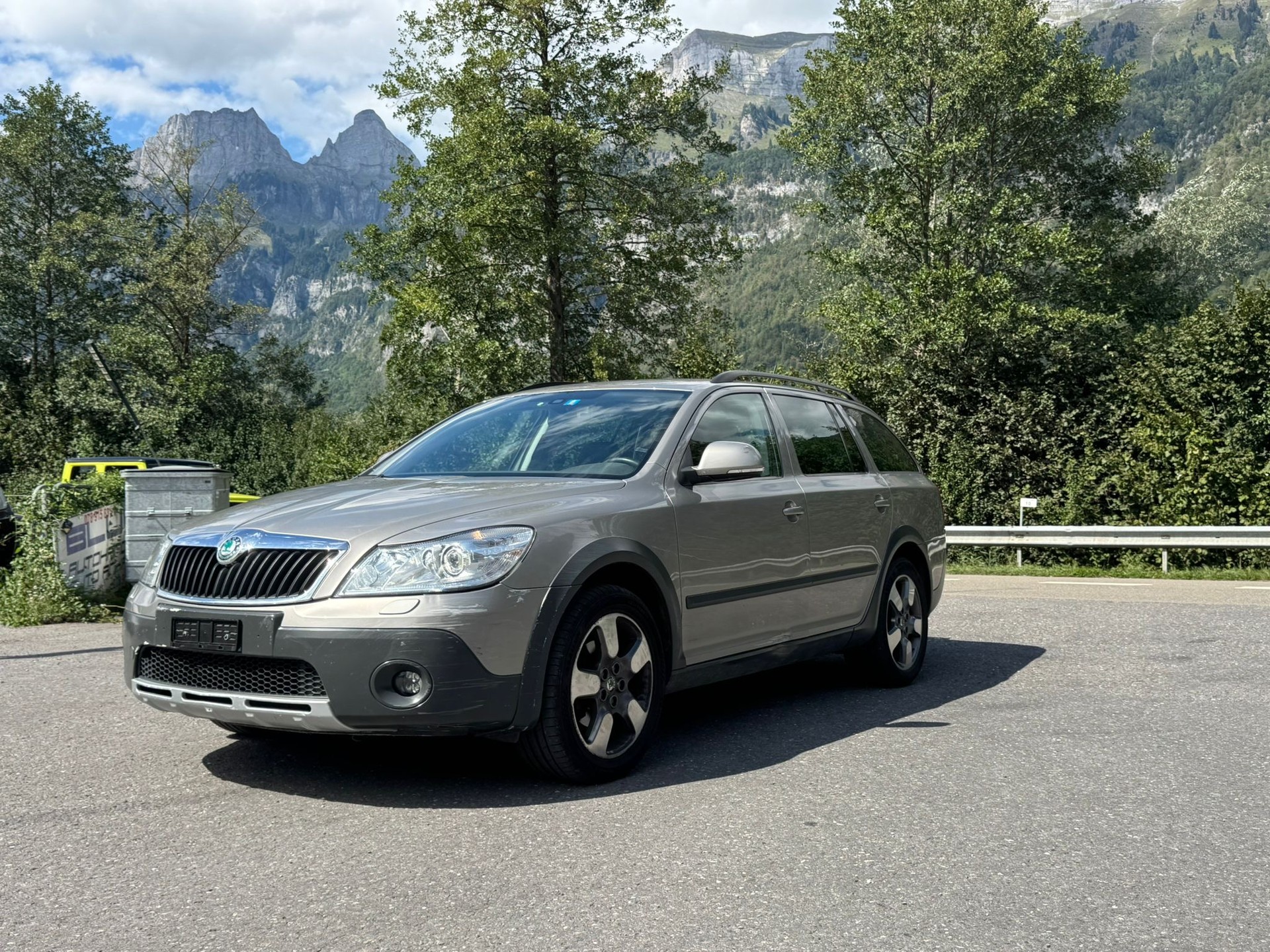 SKODA Octavia Combi 2.0 TDI Scout 4x4 DSG-image-2