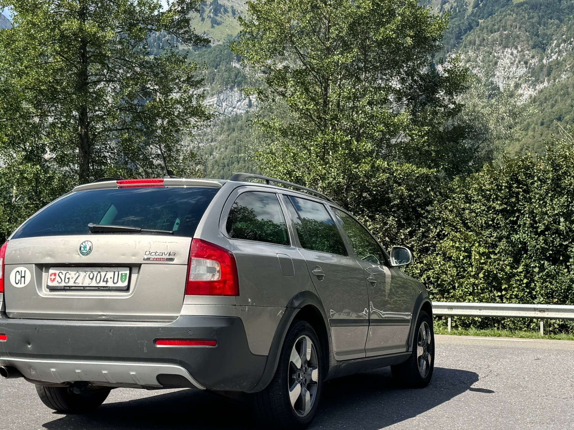 SKODA Octavia Combi 2.0 TDI Scout 4x4 DSG-image-6