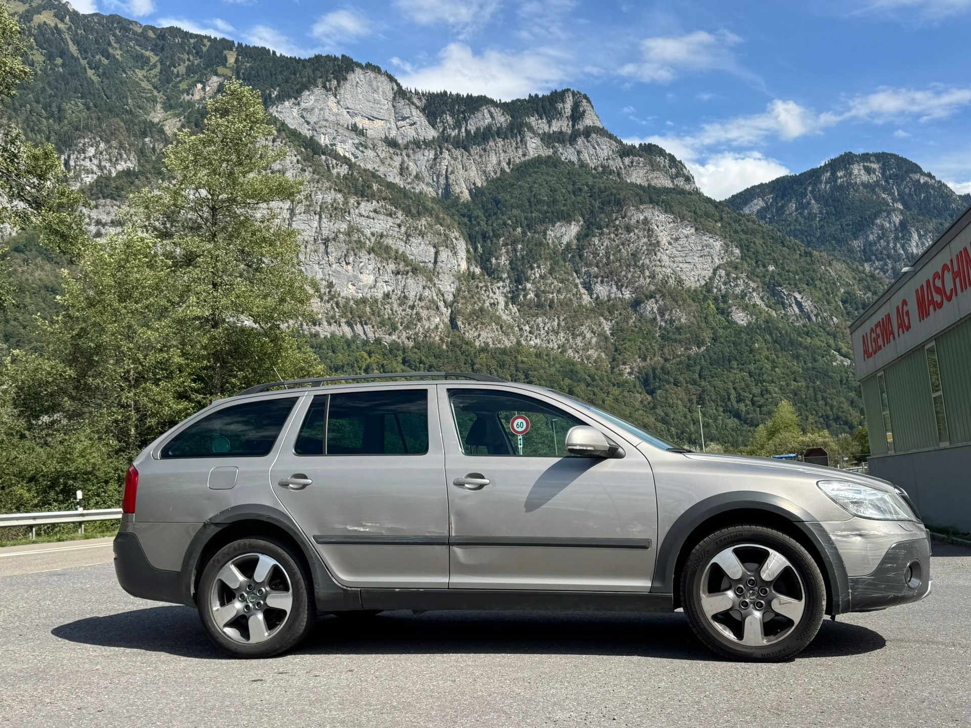 SKODA Octavia Combi 2.0 TDI Scout 4x4 DSG-image-7