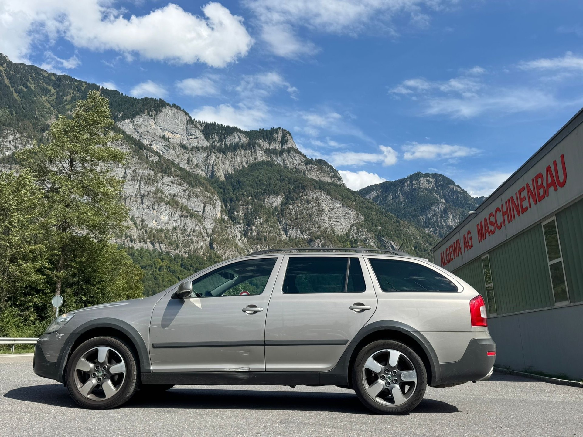 SKODA Octavia Combi 2.0 TDI Scout 4x4 DSG-image-4