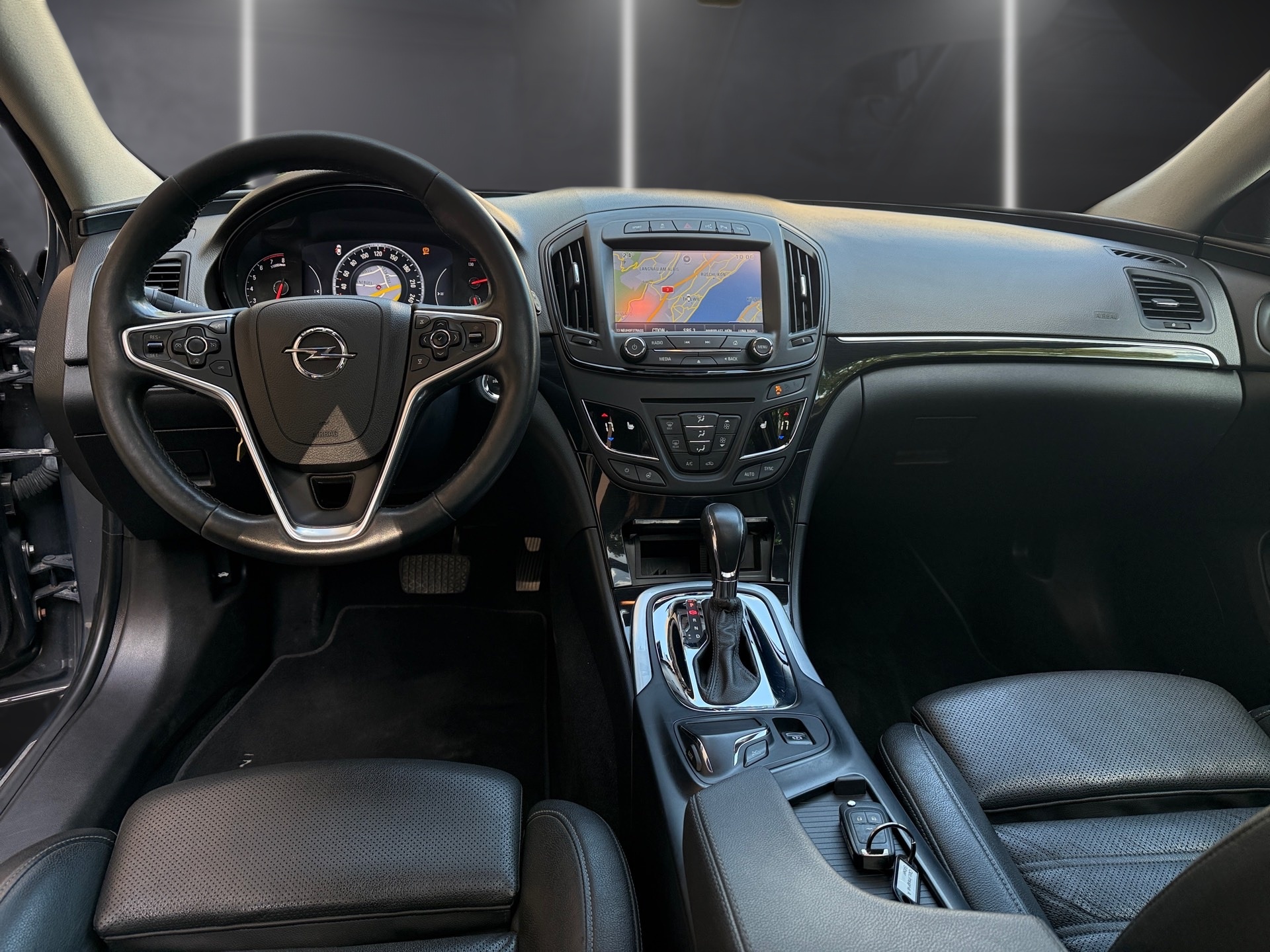 OPEL Insignia ST 2.0 Turbo Cosmo 4WD Aut.-image-9