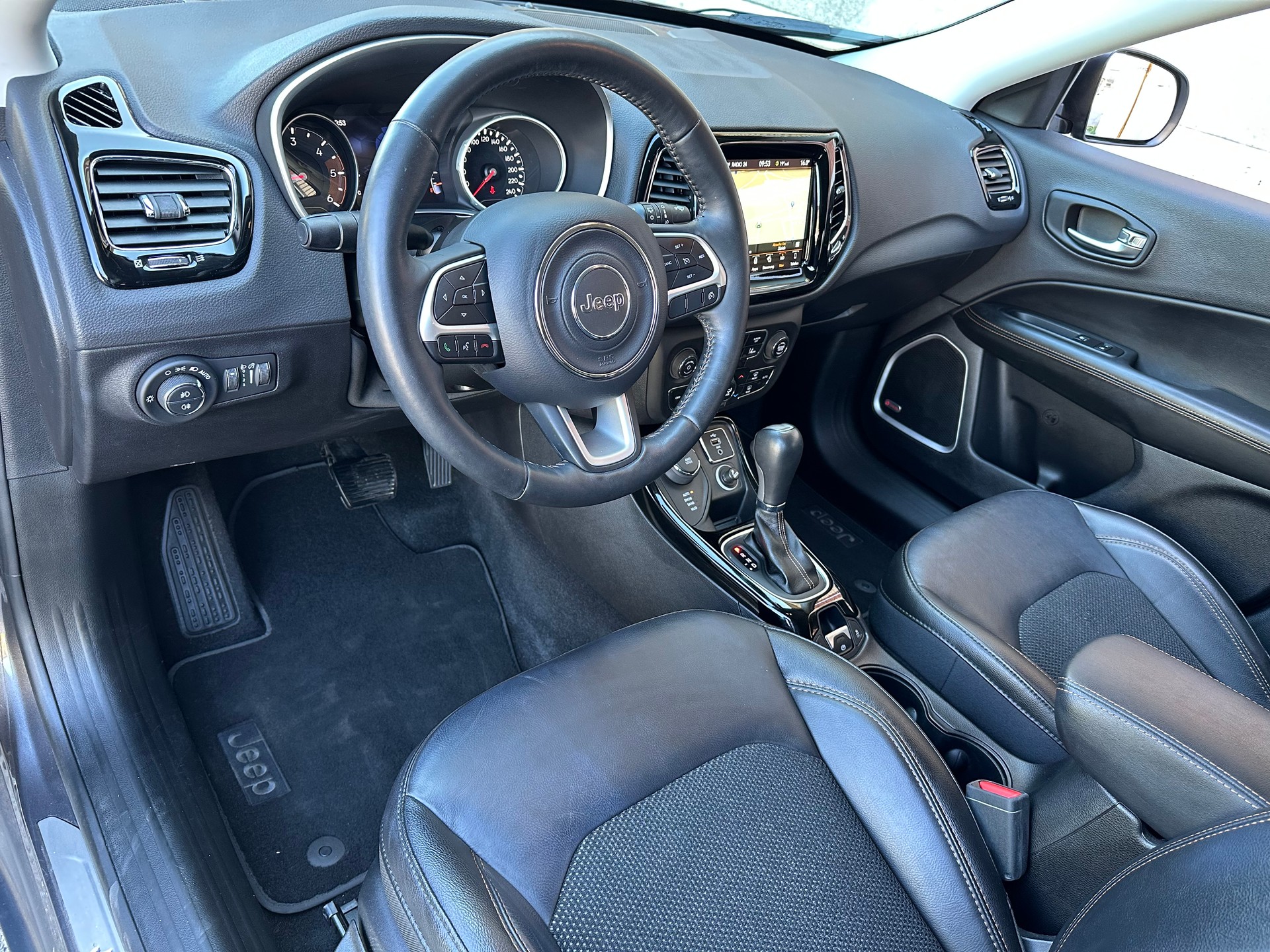 JEEP Compass 2.0CRD Limited AWD 9ATX-image-9