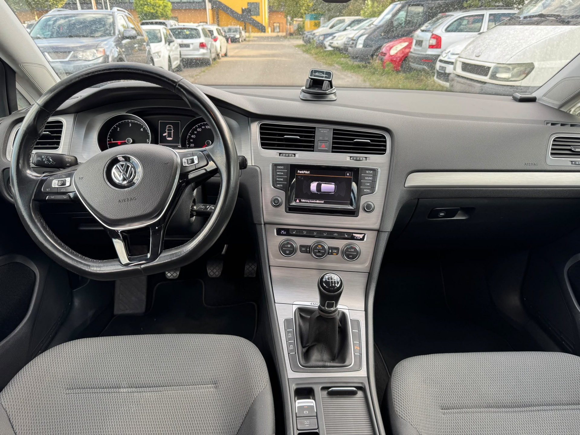 VW Golf 2.0 TSI R 4Motion-image-6