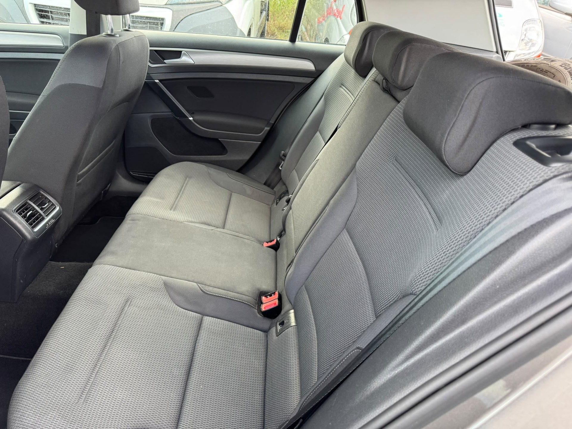 VW Golf 2.0 TSI R 4Motion-image-7