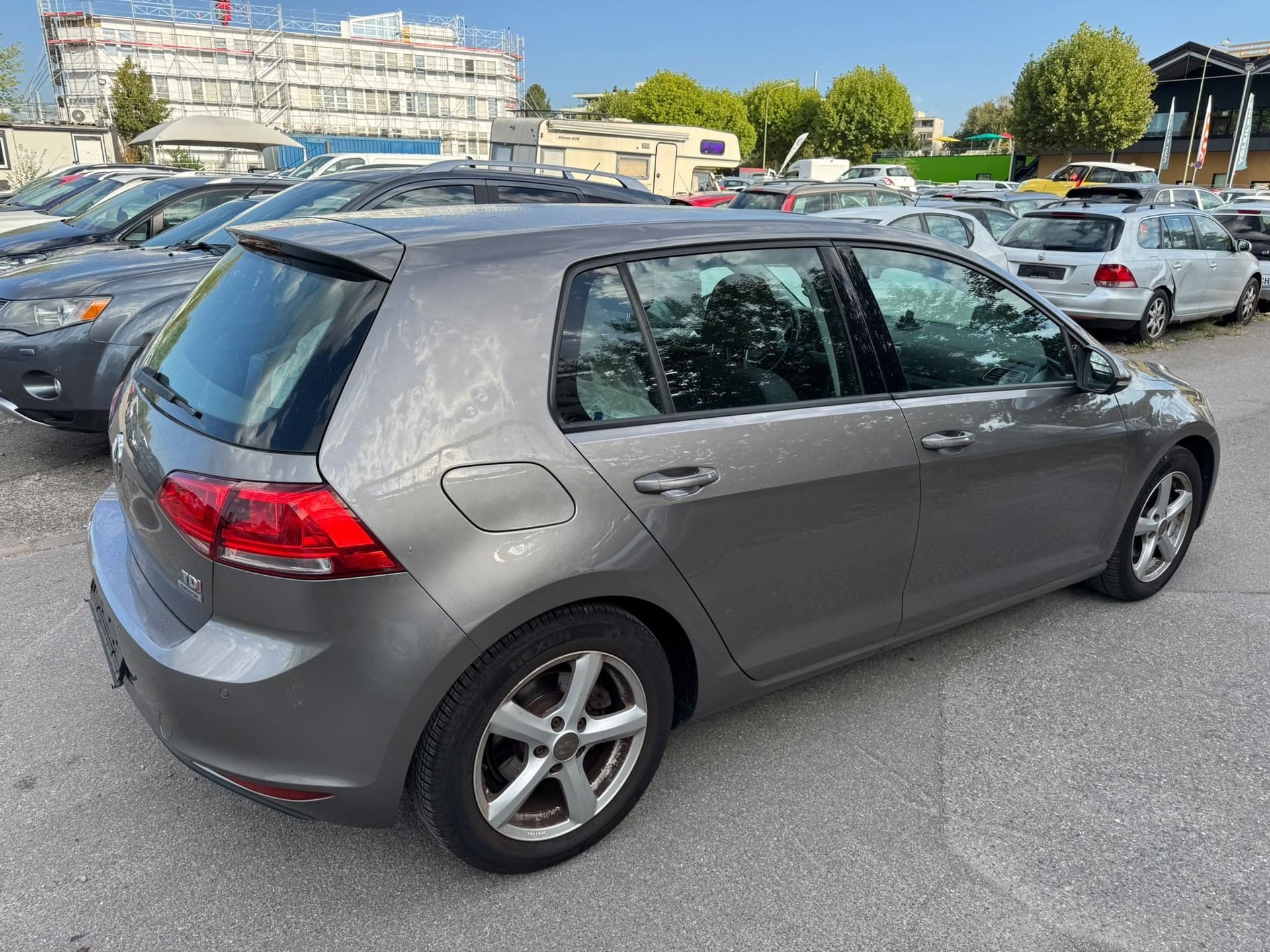 VW Golf 2.0 TSI R 4Motion-image-3