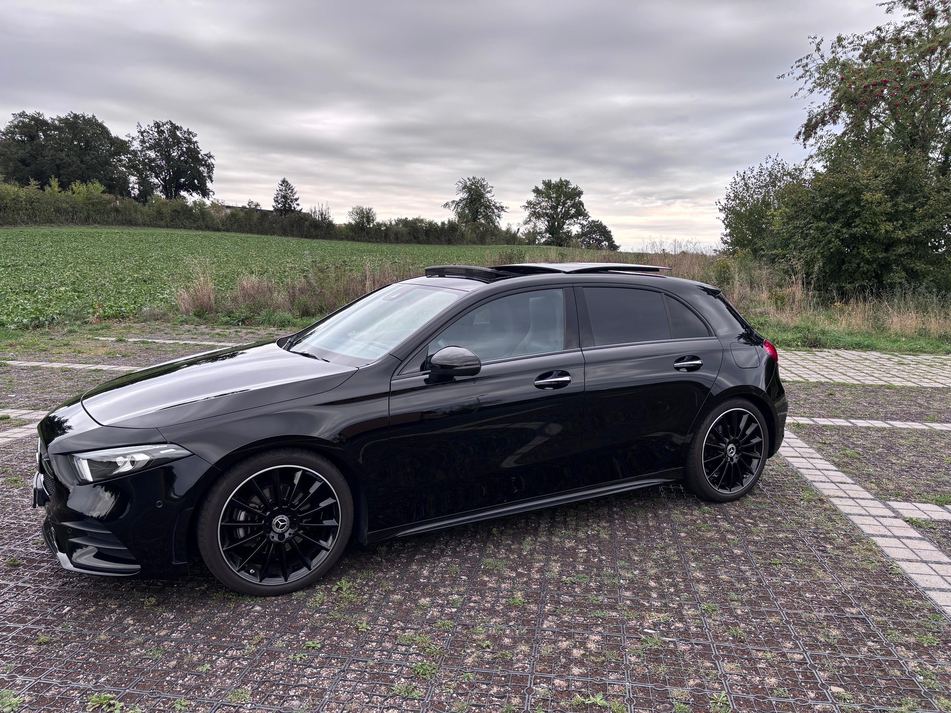MERCEDES-BENZ A 200 AMG Line-image-0