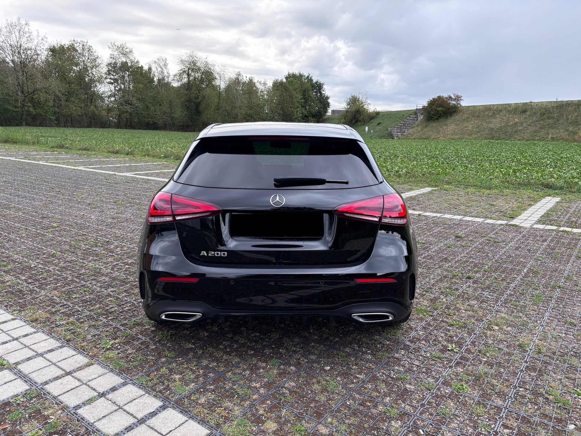 MERCEDES-BENZ A 200 AMG Line-image-1