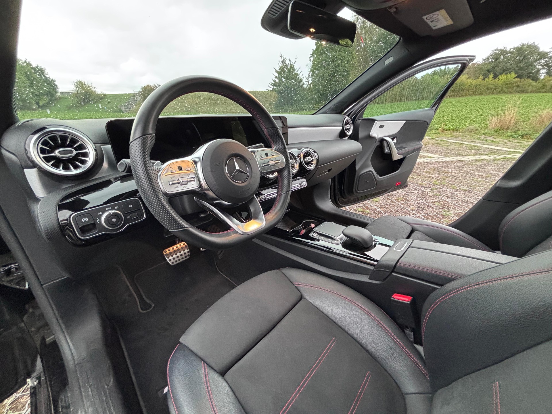 MERCEDES-BENZ A 200 AMG Line-image-2