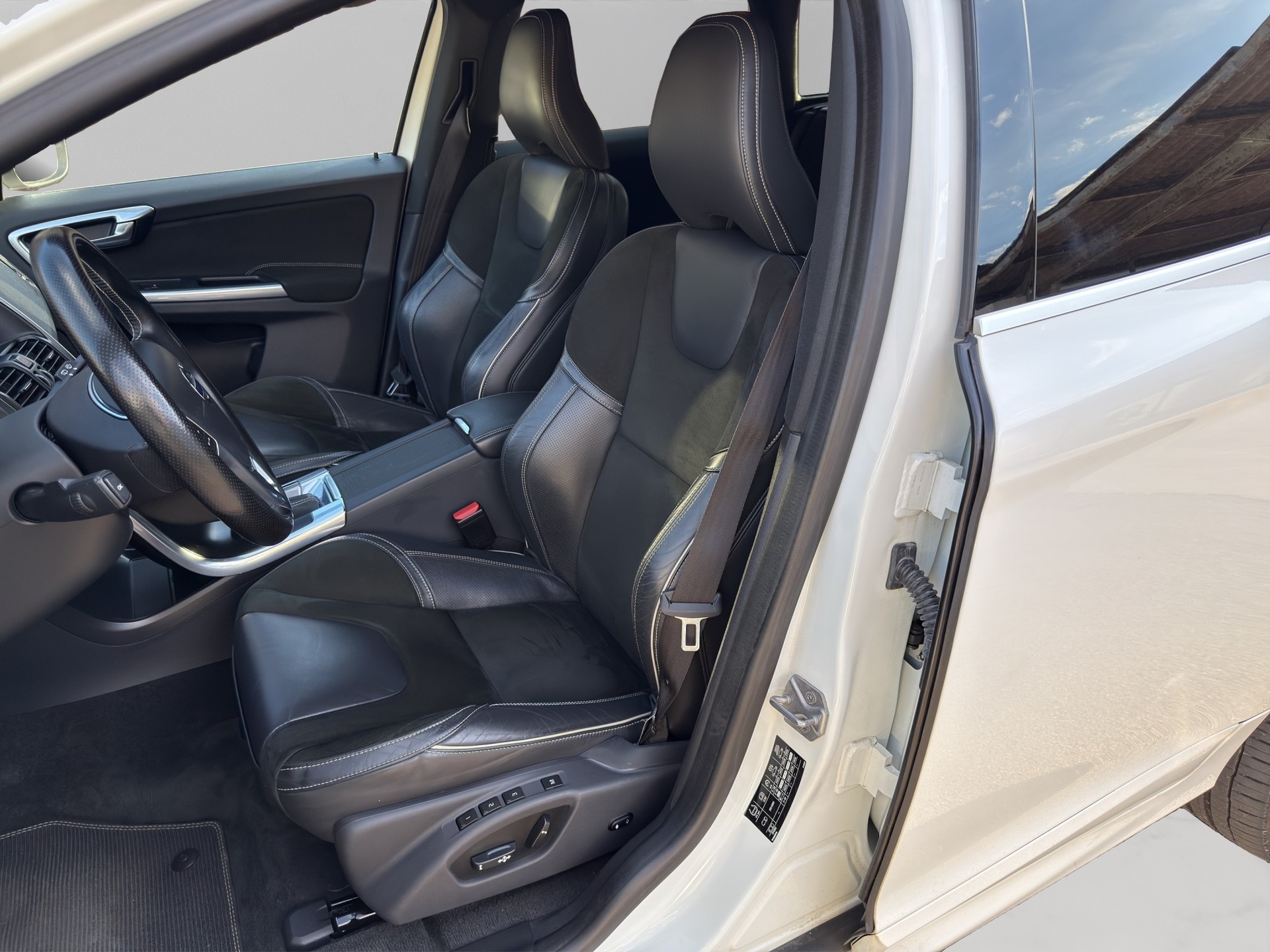 VOLVO XC60 D5 AWD Polestar R-Design Geartronic * 8 fach * Garantie * Standheizung *-image-7