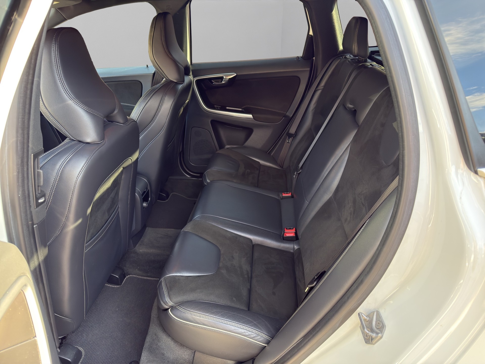 VOLVO XC60 D5 AWD Polestar R-Design Geartronic * 8 fach * Garantie * Standheizung *-image-8