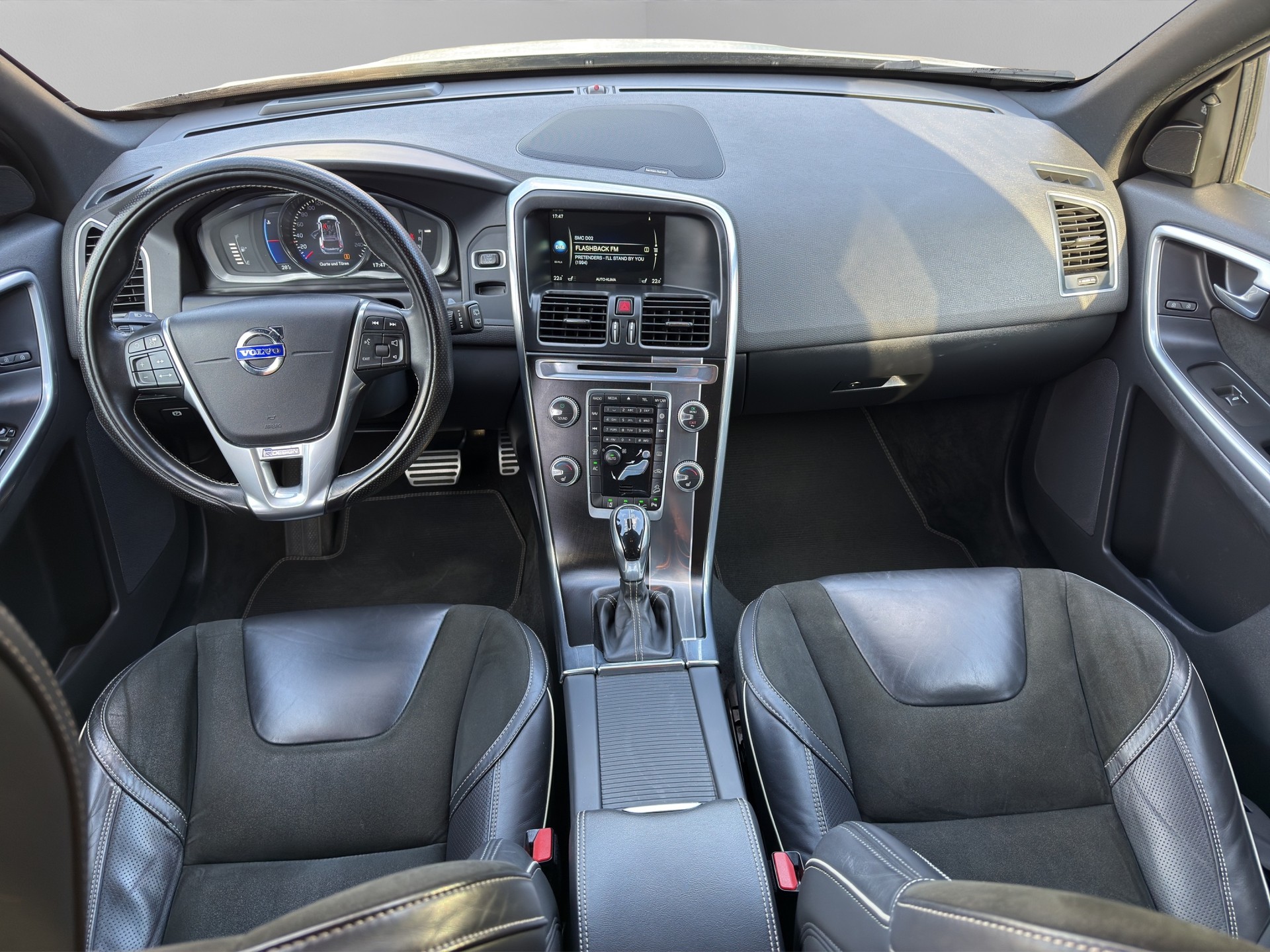 VOLVO XC60 D5 AWD Polestar R-Design Geartronic * 8 fach * Garantie * Standheizung *-image-10