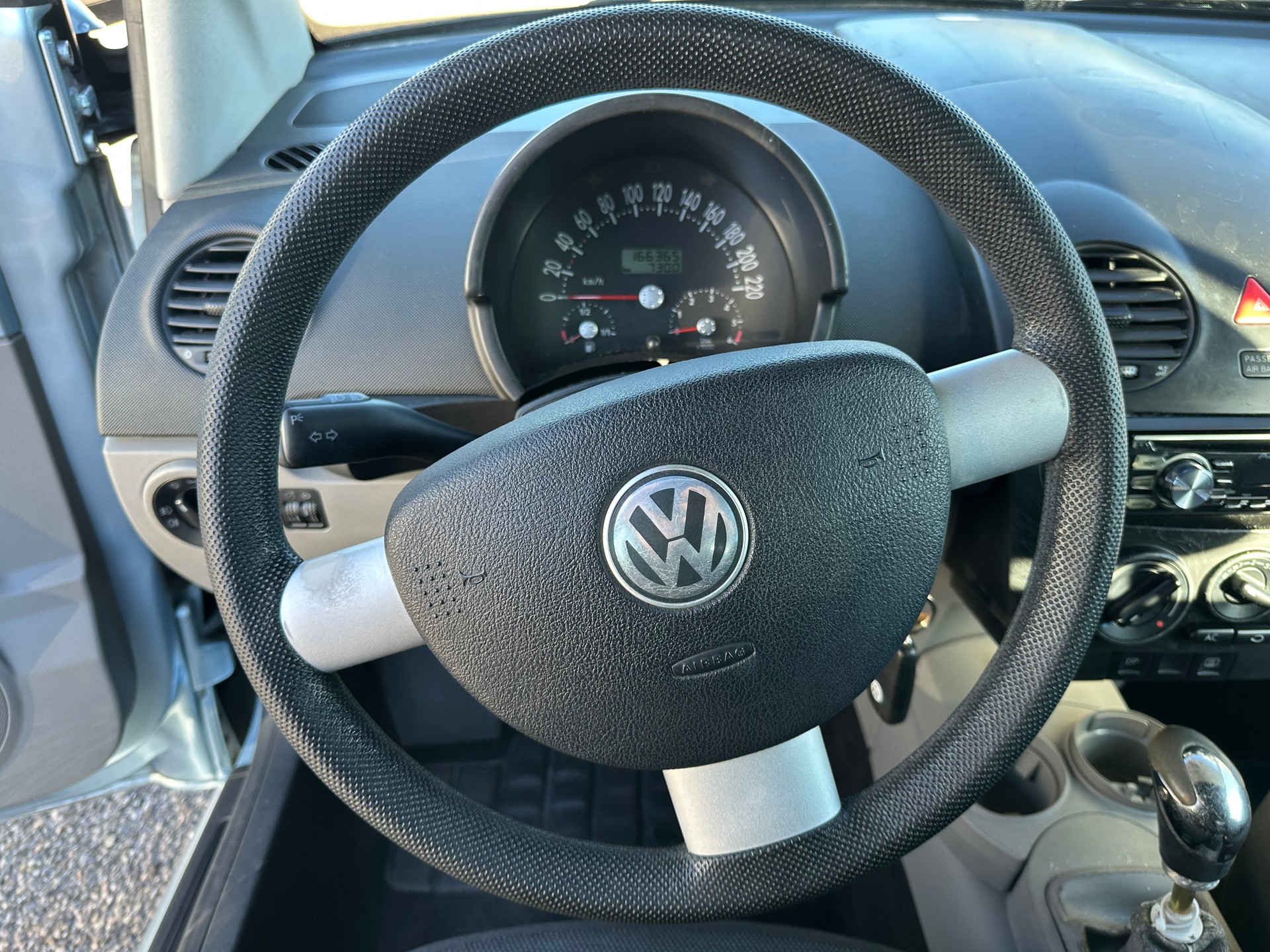 VW Beetle Cabrio 1.4-image-7