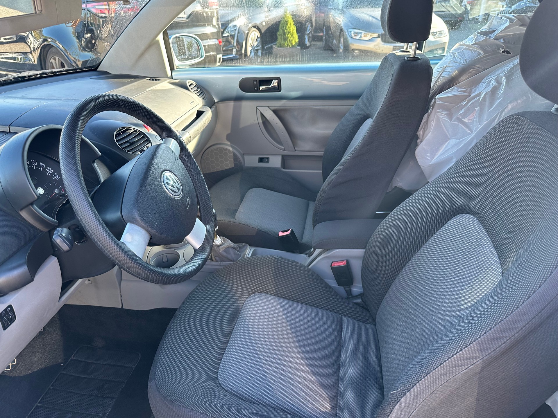 VW Beetle Cabrio 1.4-image-6