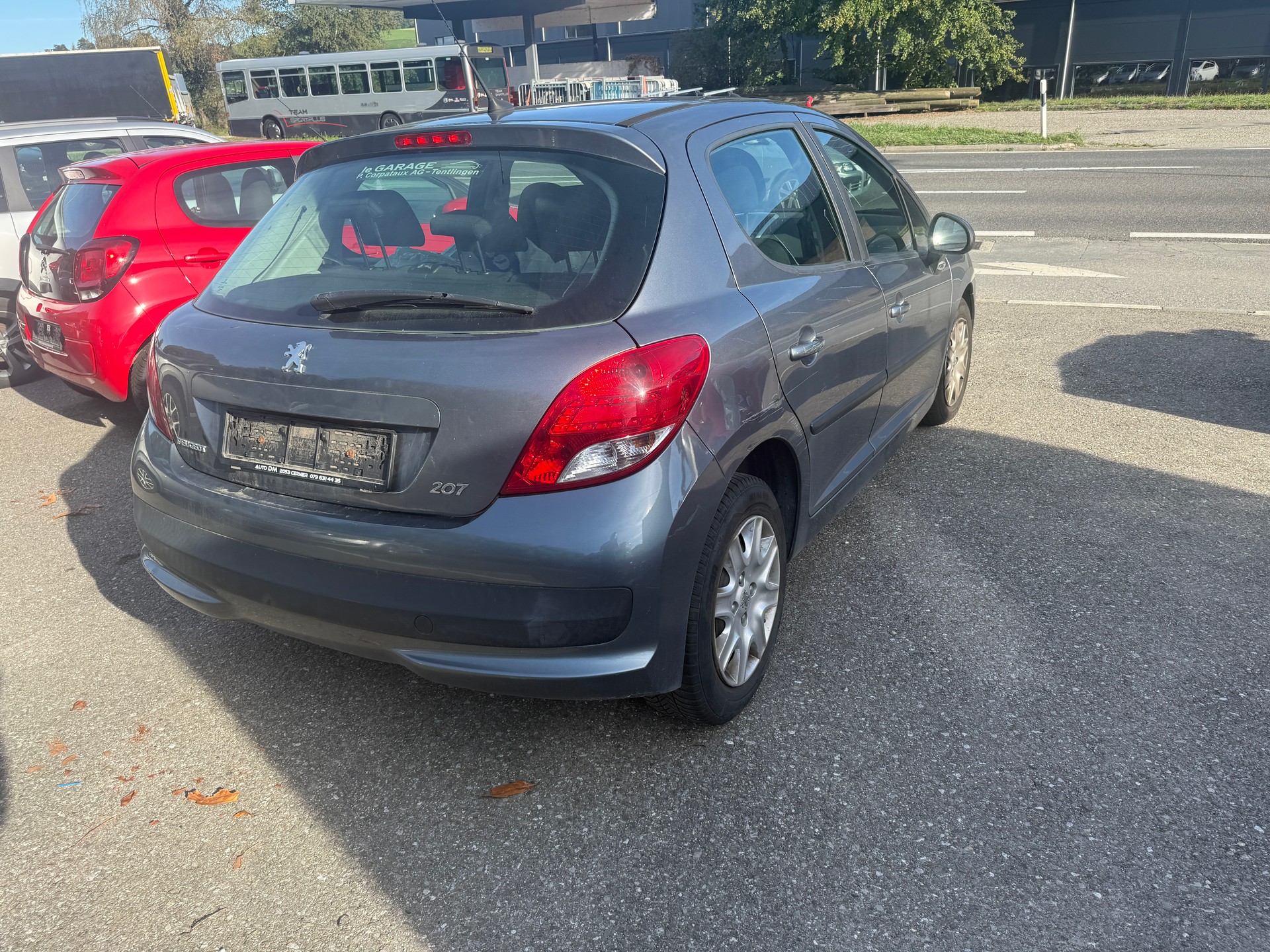 PEUGEOT 207 1.4 16V Swiss Edition-image-4