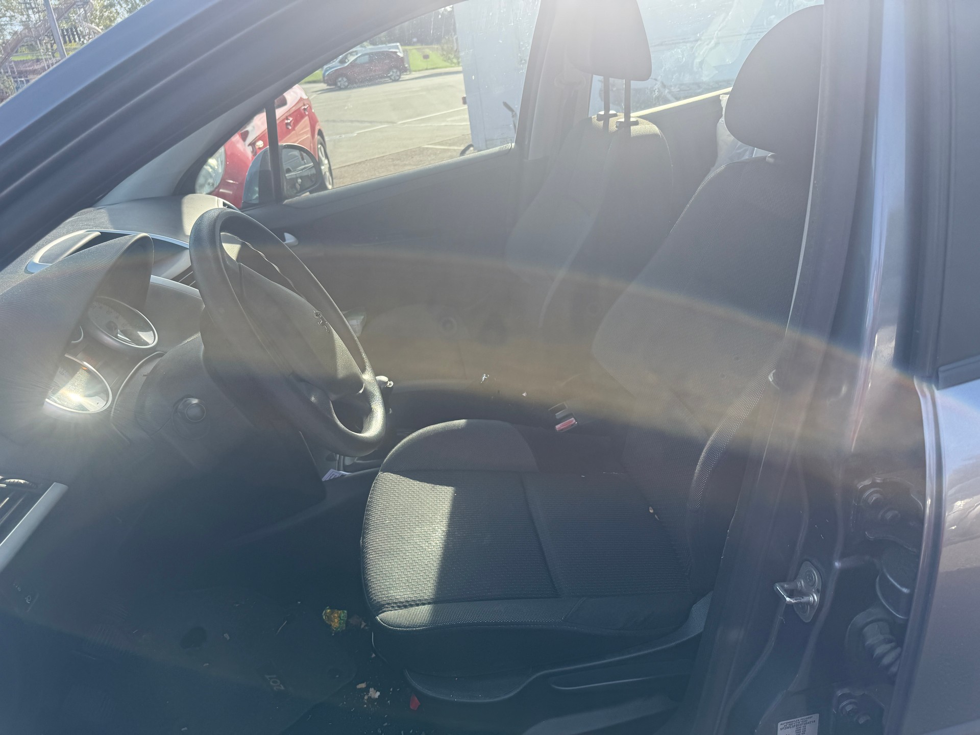 PEUGEOT 207 1.4 16V Swiss Edition-image-9