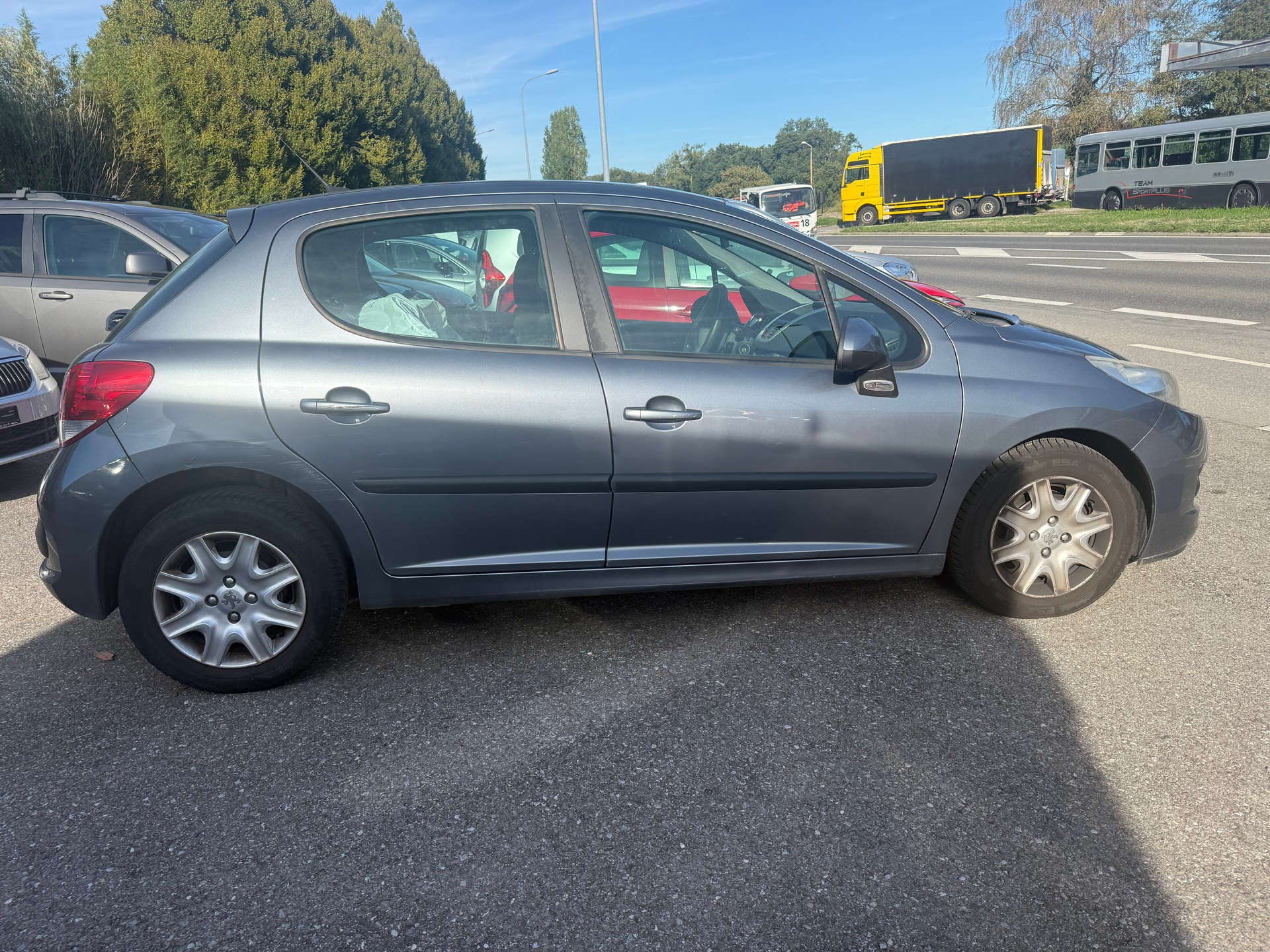 PEUGEOT 207 1.4 16V Swiss Edition-image-7