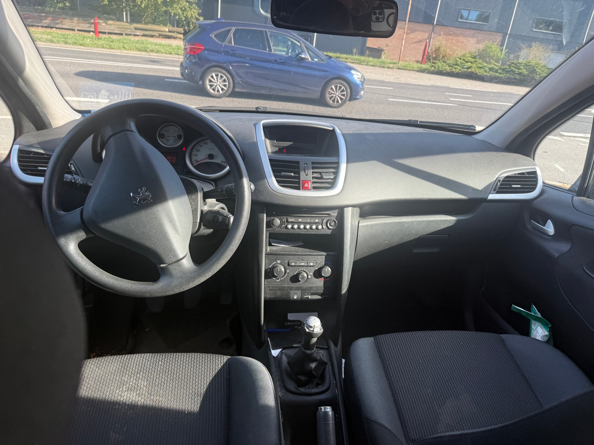 PEUGEOT 207 1.4 16V Swiss Edition-image-8