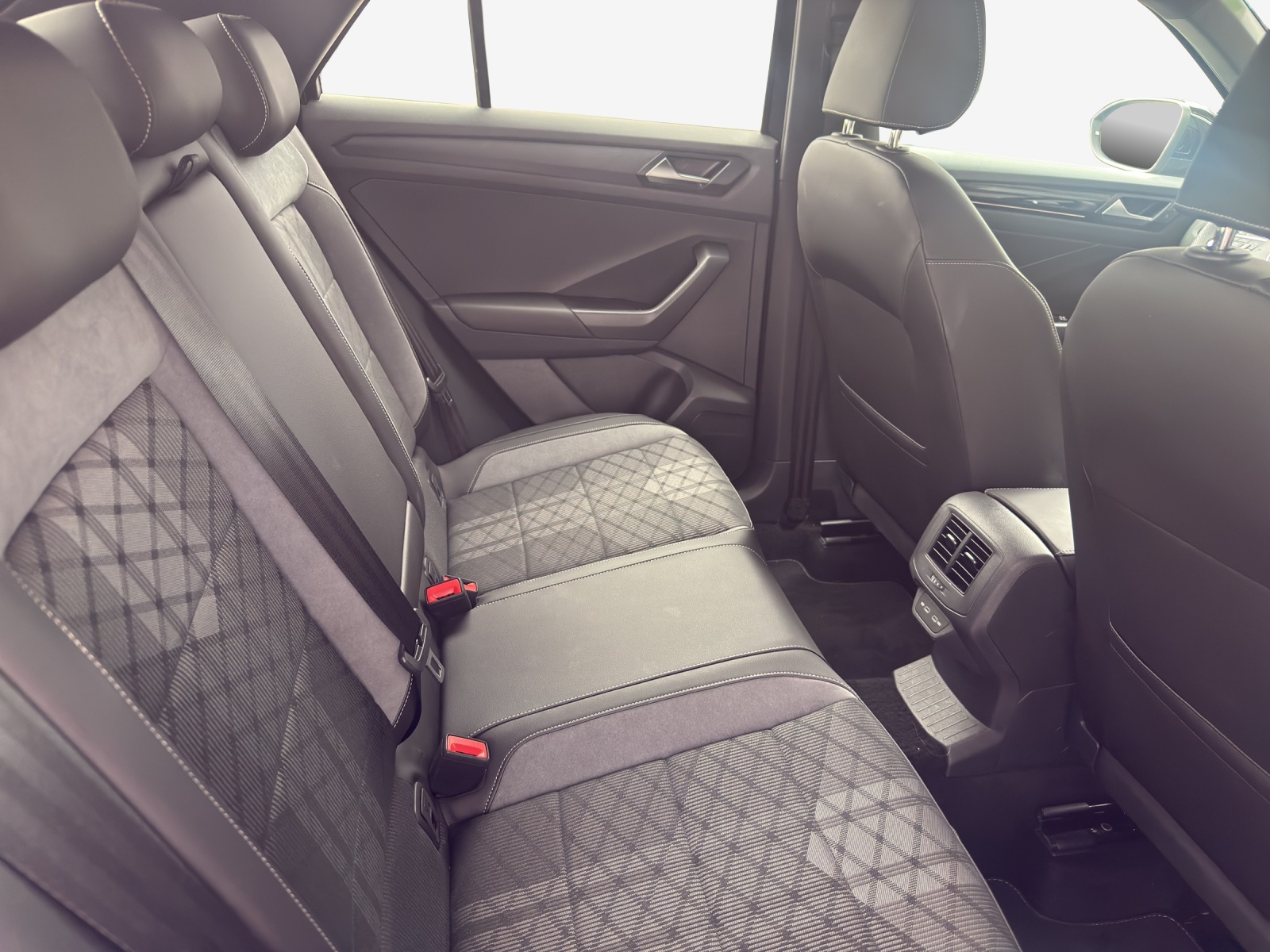 VW T-Roc 2.0 TSI R-Line DSG 4Motion-image-10