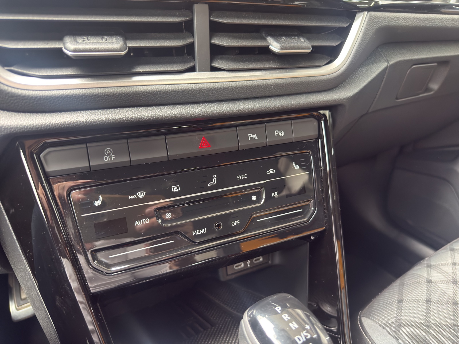 VW T-Roc 2.0 TSI R-Line DSG 4Motion-image-14