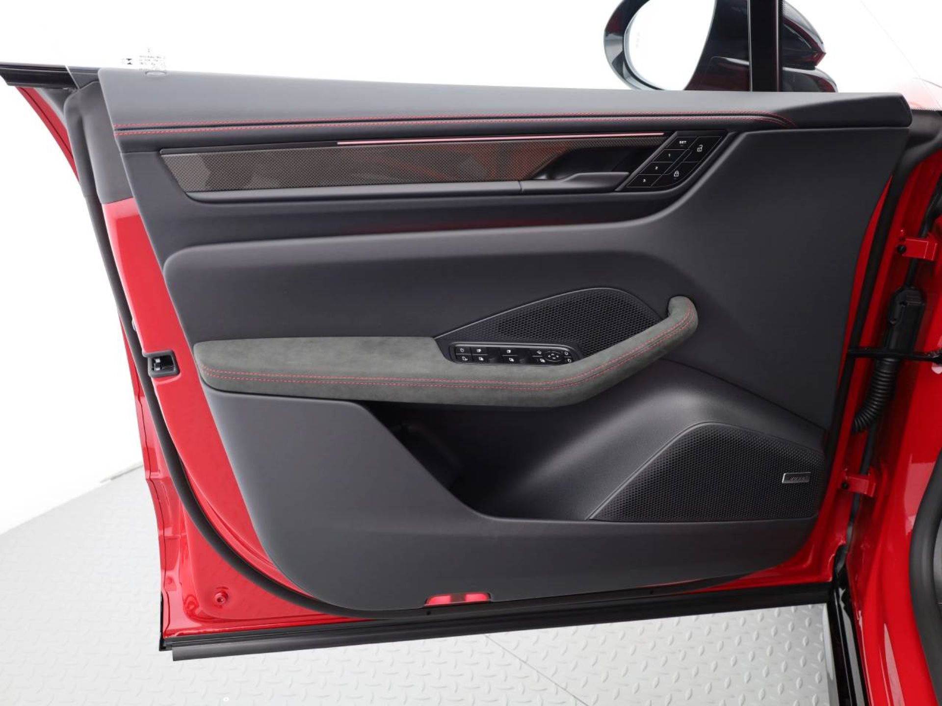 PORSCHE Macan GTS-showroom-element-3
