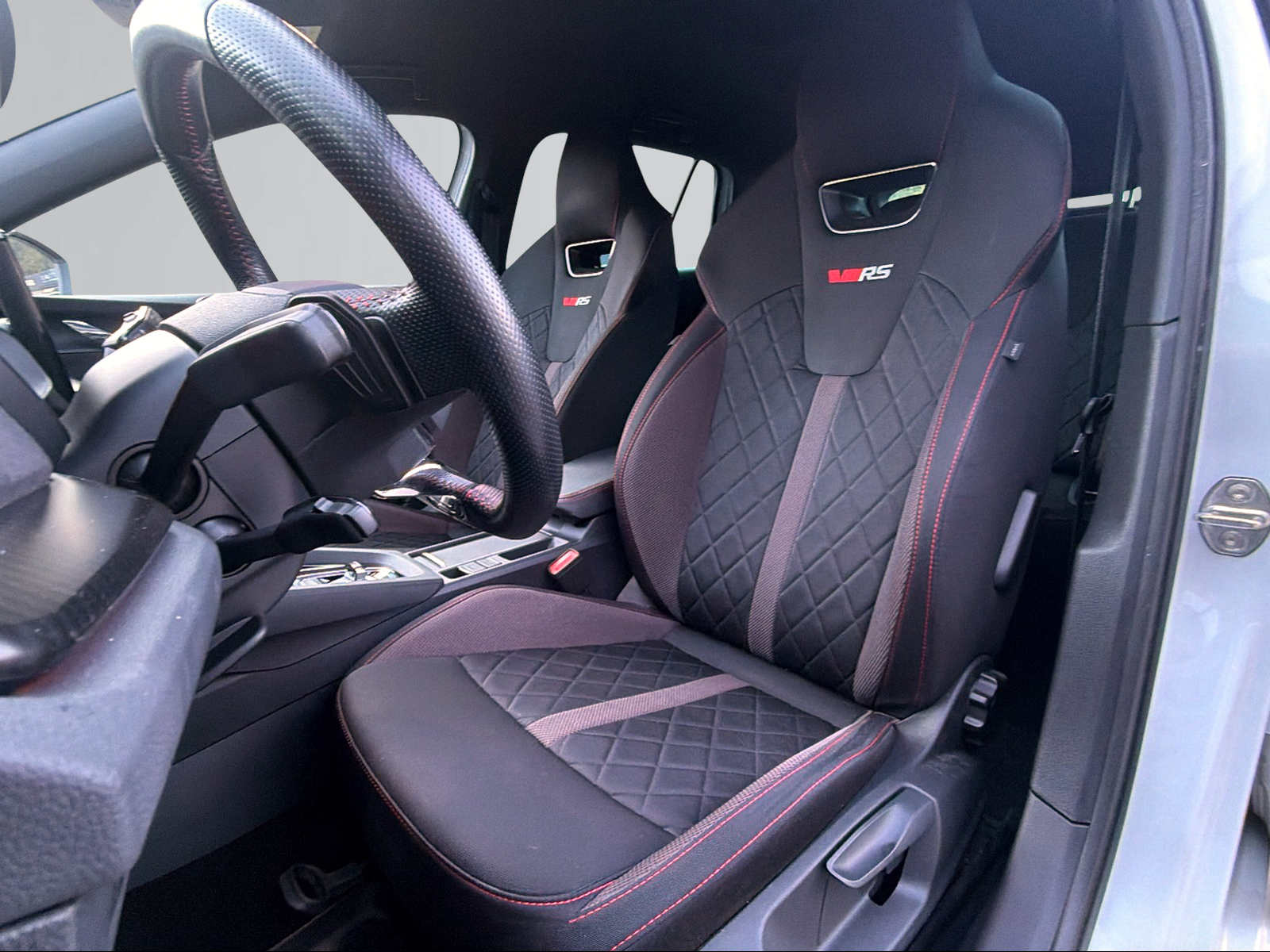 SKODA Octavia Combi 2.0 TSI DSG RS-image-6