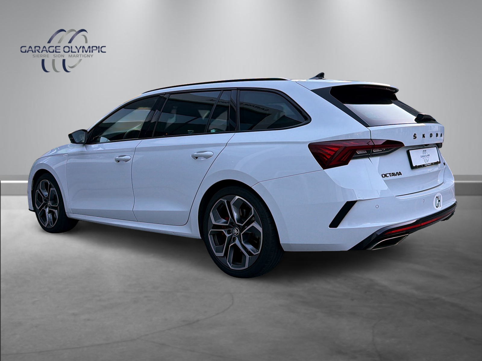 SKODA Octavia Combi 2.0 TSI DSG RS-image-3