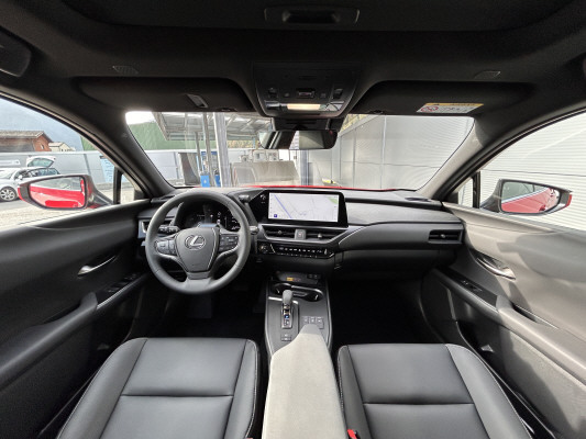 LEXUS UX 300h E-Four F Line-image-5