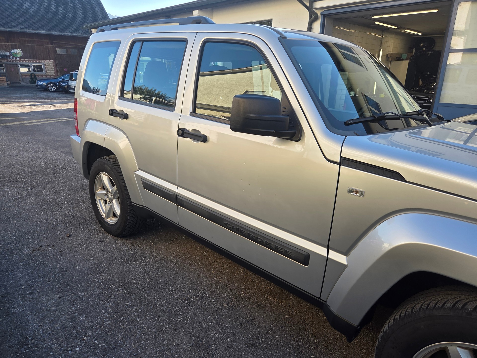 JEEP Cherokee 2.8 CRD Sport-image-7