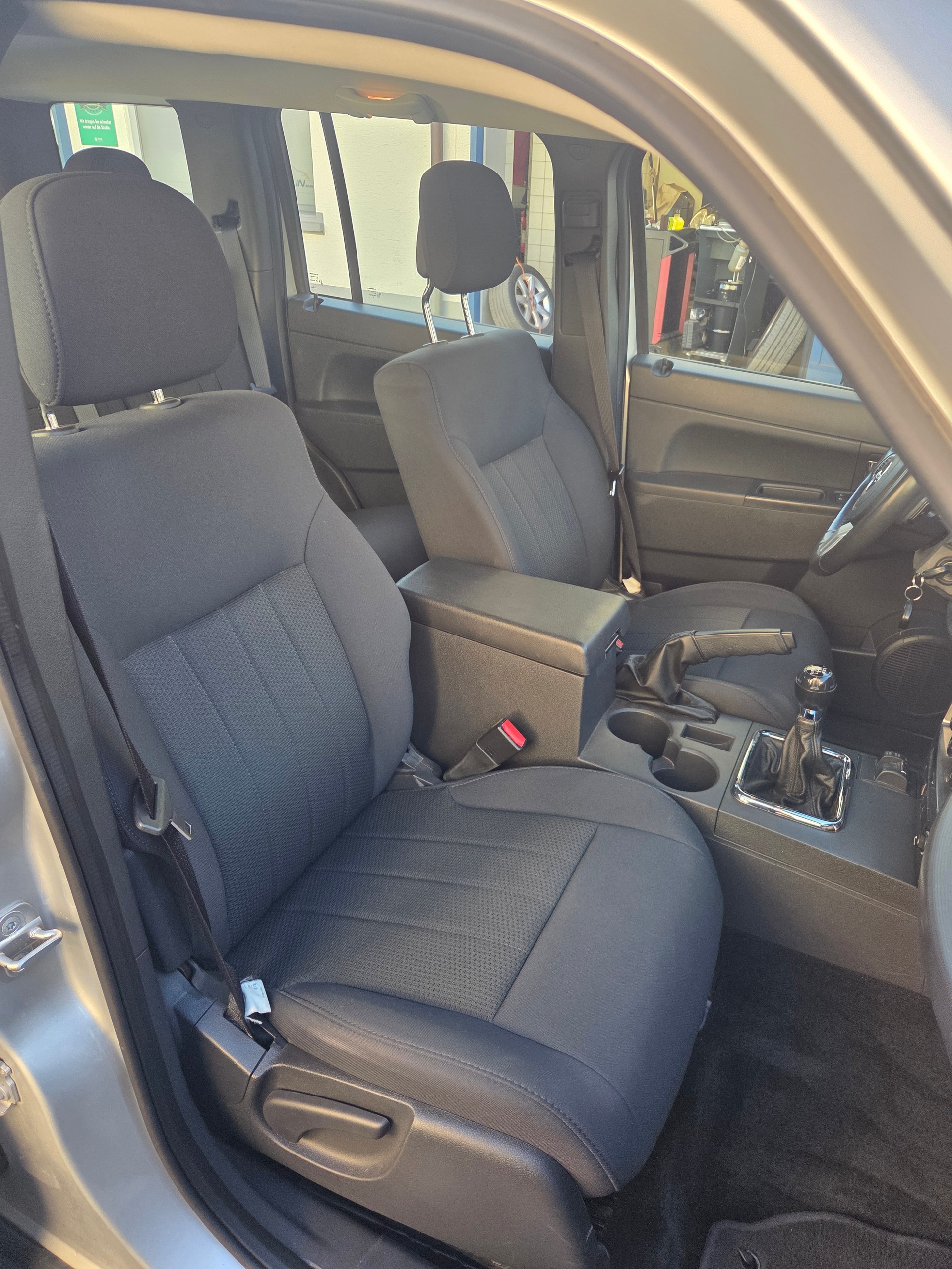 JEEP Cherokee 2.8 CRD Sport-image-8