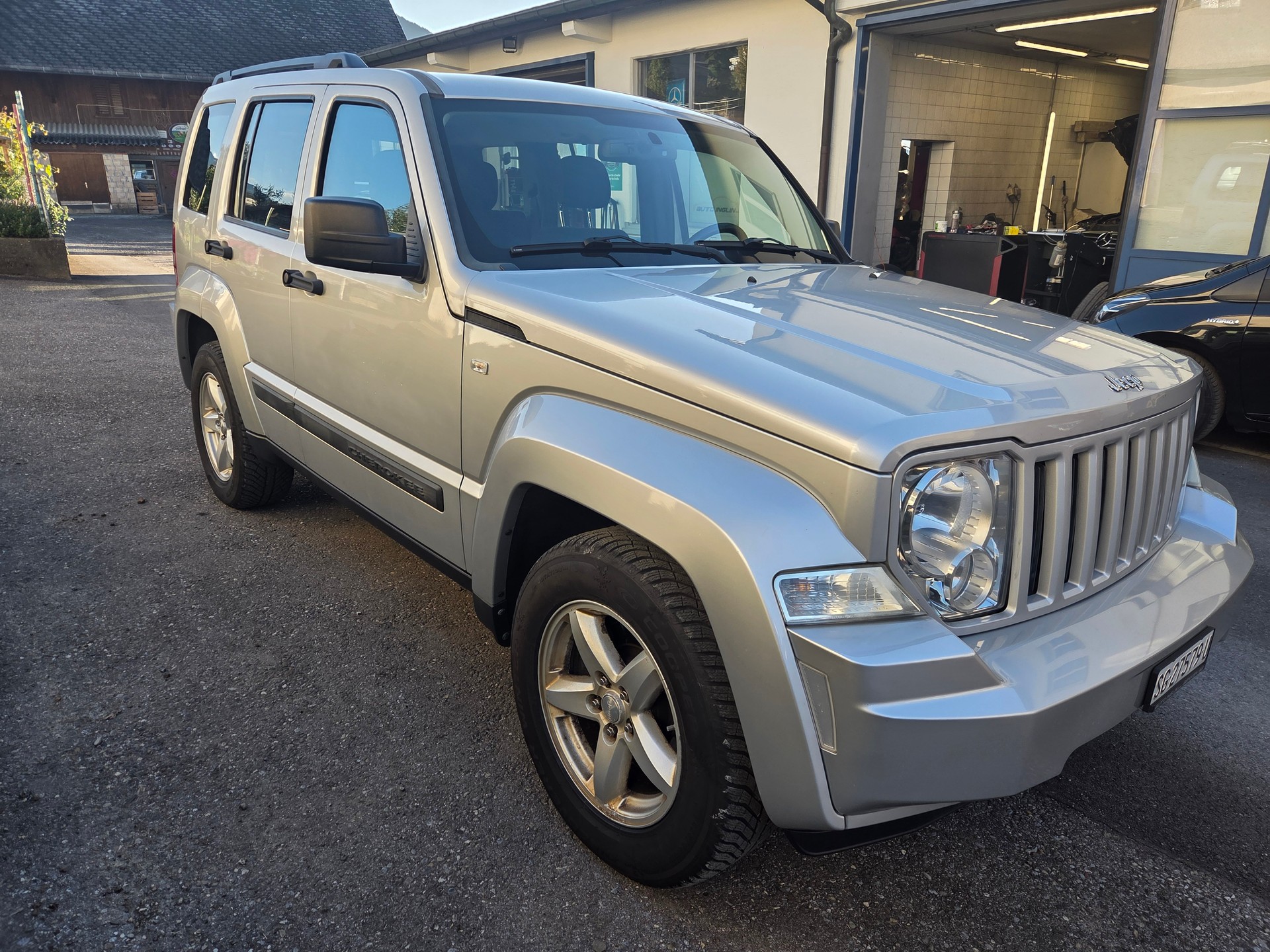 JEEP Cherokee 2.8 CRD Sport-image-6