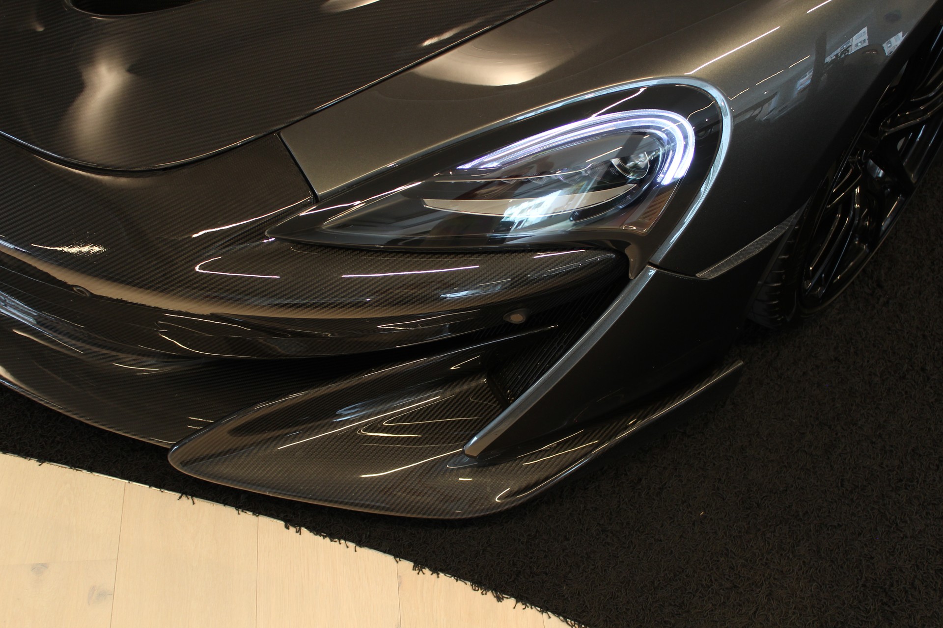 McLAREN 570S Coupé 3.8 V8 SSG-image-11