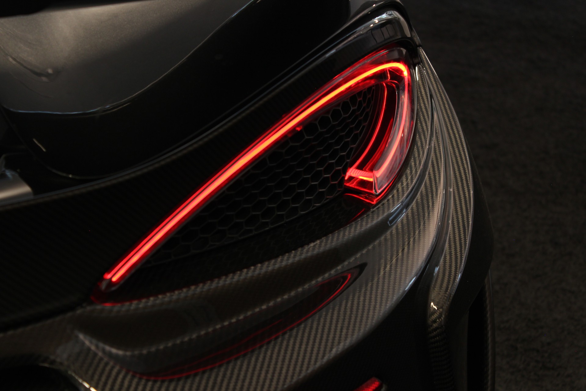 McLAREN 570S Coupé 3.8 V8 SSG-image-15