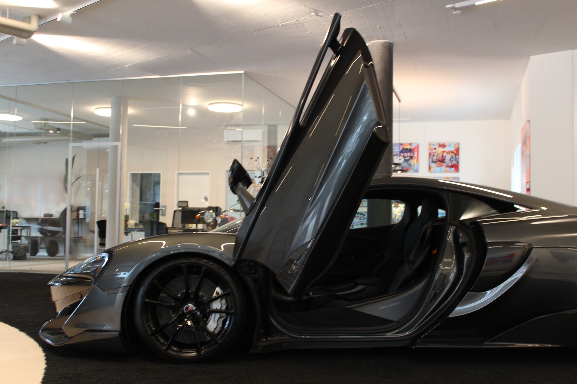 McLAREN 570S Coupé 3.8 V8 SSG-image-18