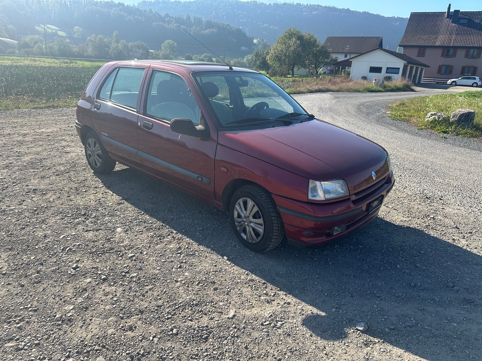 RENAULT Clio 1.4 Oasis-image-4