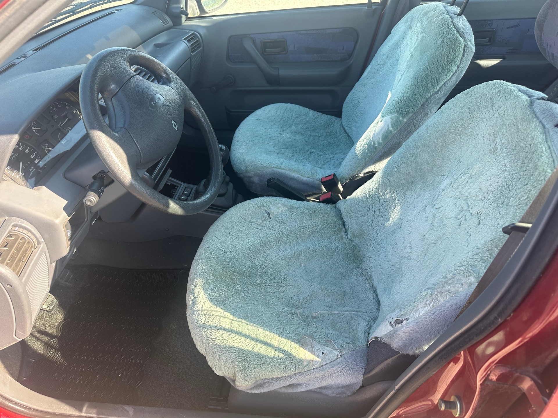 RENAULT Clio 1.4 Oasis-image-10