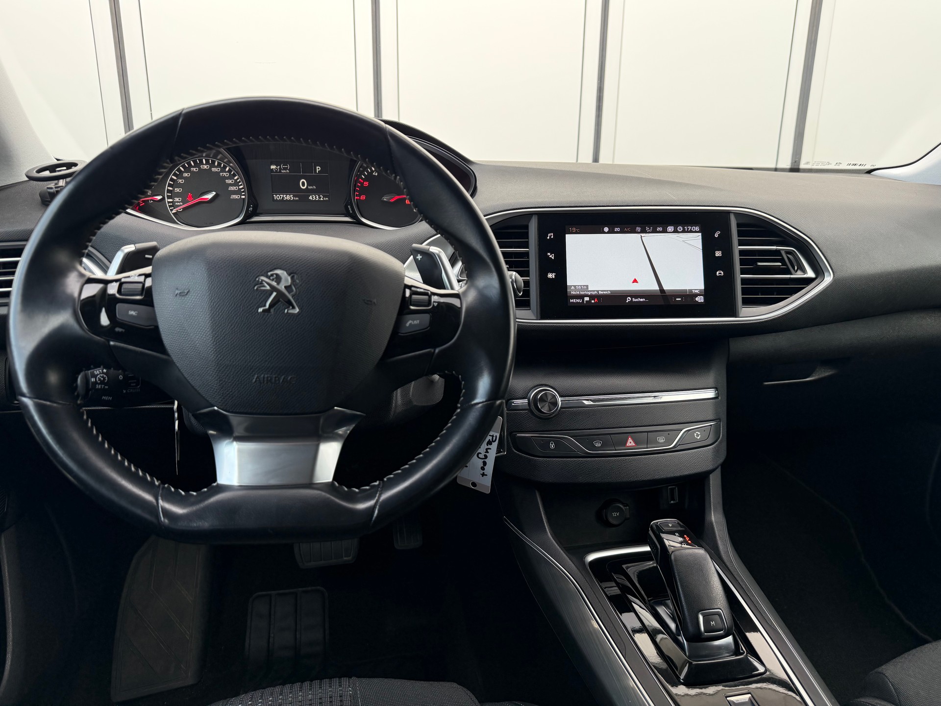 PEUGEOT 308 SW 1.5 BlueHDI Allure EAT8-image-6