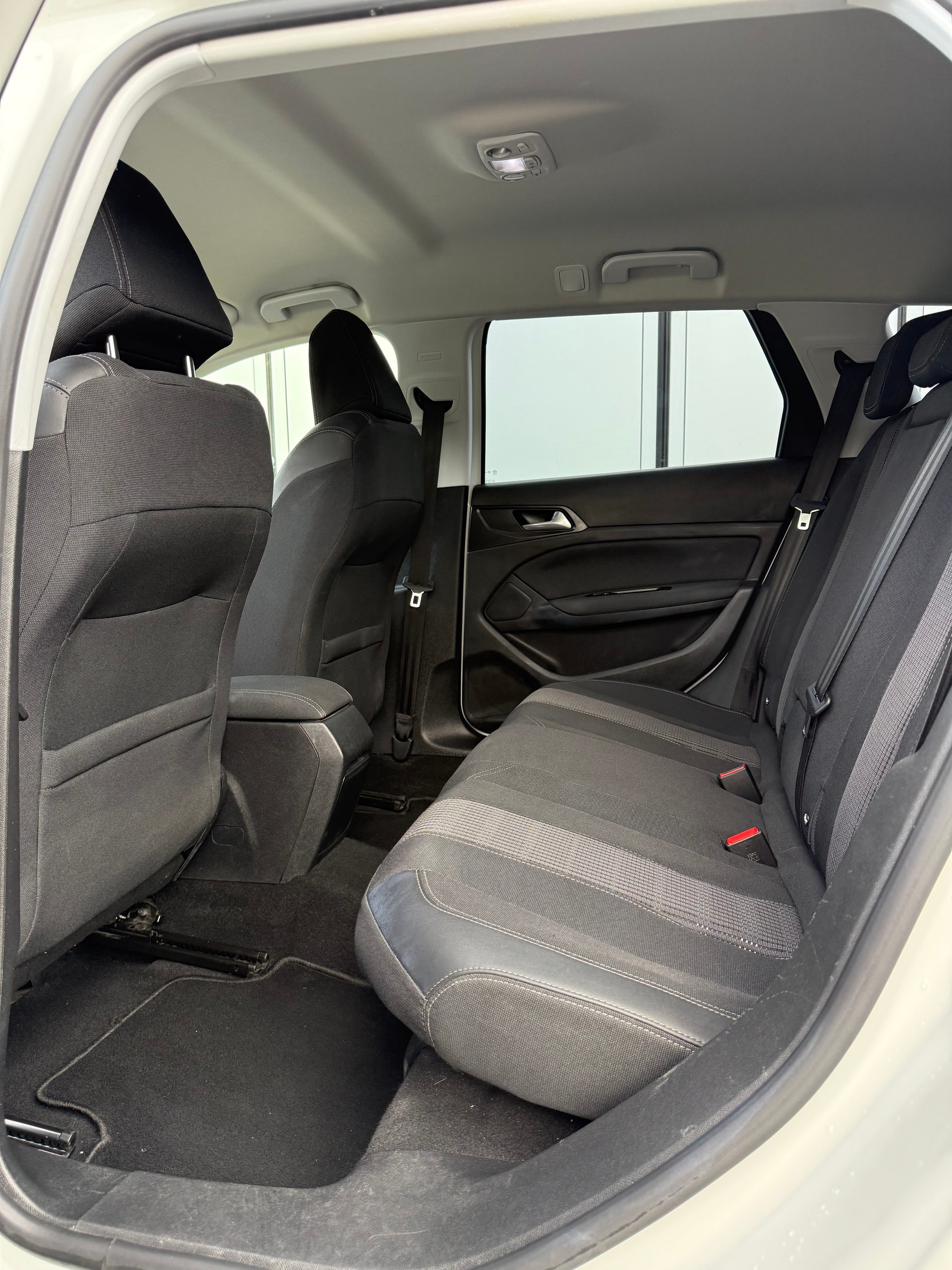 PEUGEOT 308 SW 1.5 BlueHDI Allure EAT8-image-15