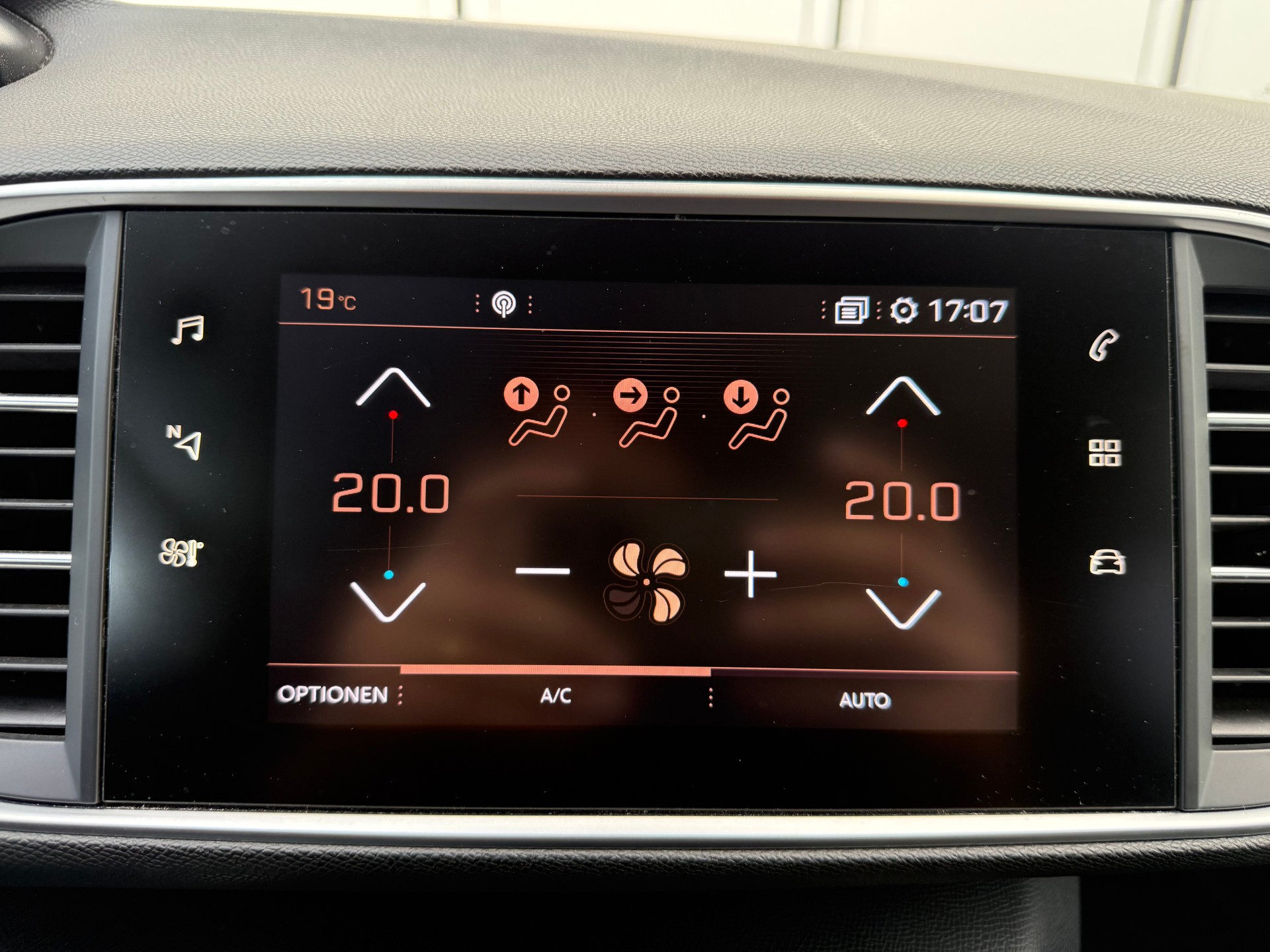 PEUGEOT 308 SW 1.5 BlueHDI Allure EAT8-image-12