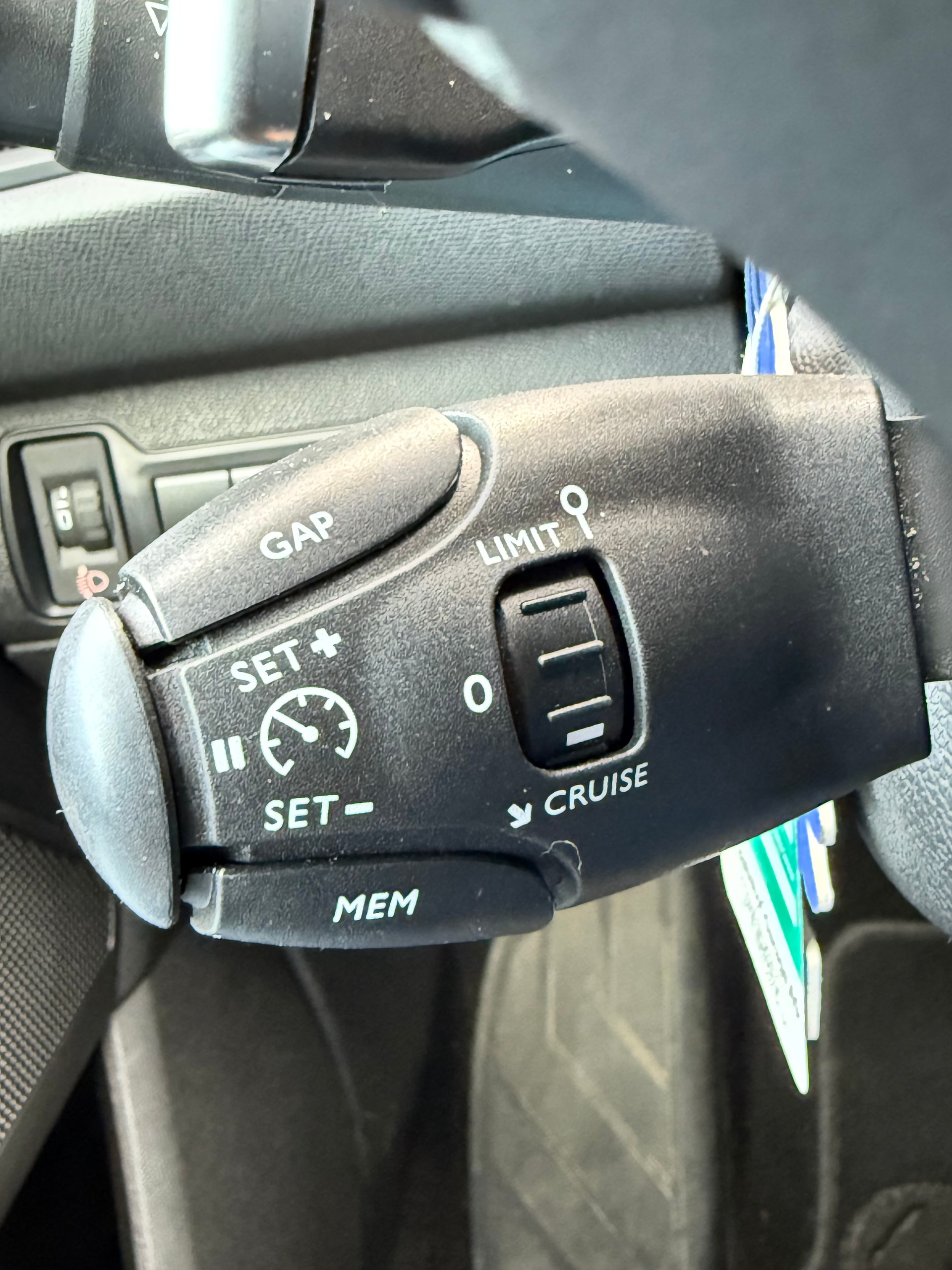 PEUGEOT 308 SW 1.5 BlueHDI Allure EAT8-image-13