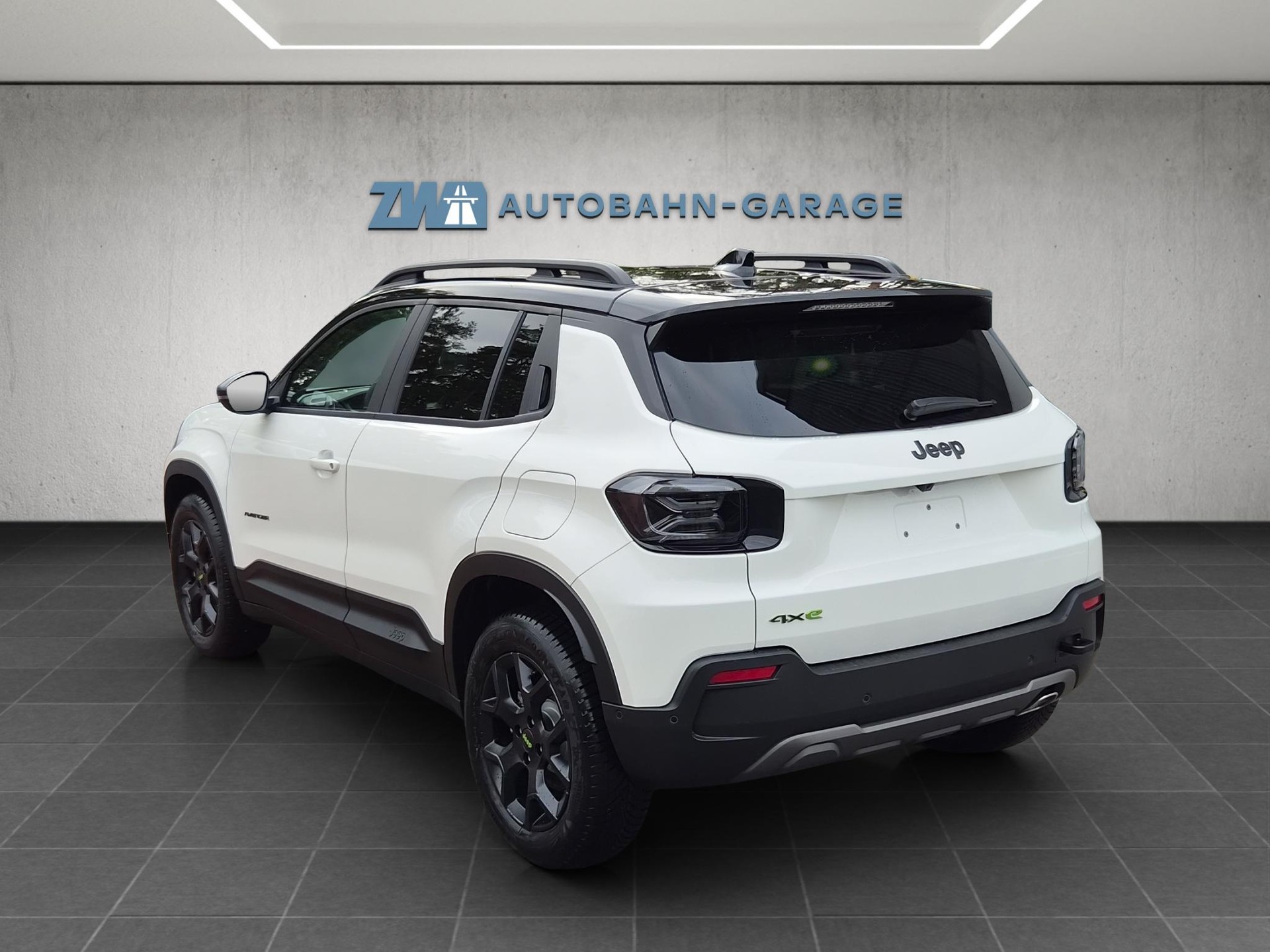 JEEP Avenger 1.2 MHEV Overland 4xe-image-2