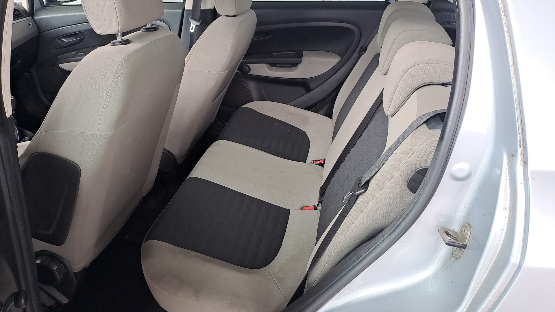 FIAT Punto 1.4 16V Dynamic-image-13