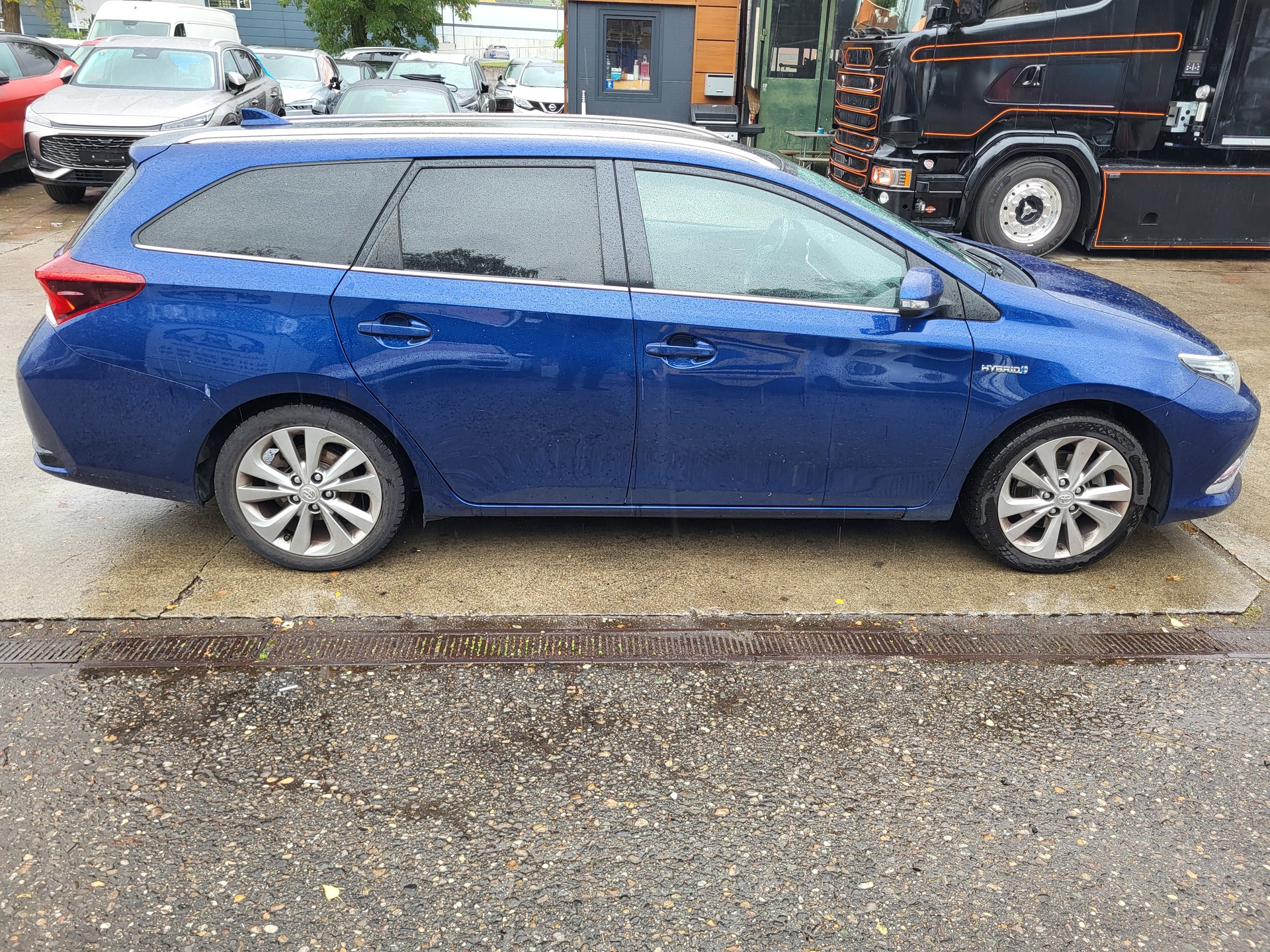 TOYOTA Auris Touring Sports 1.8 HSD Style e-CVT-image-6