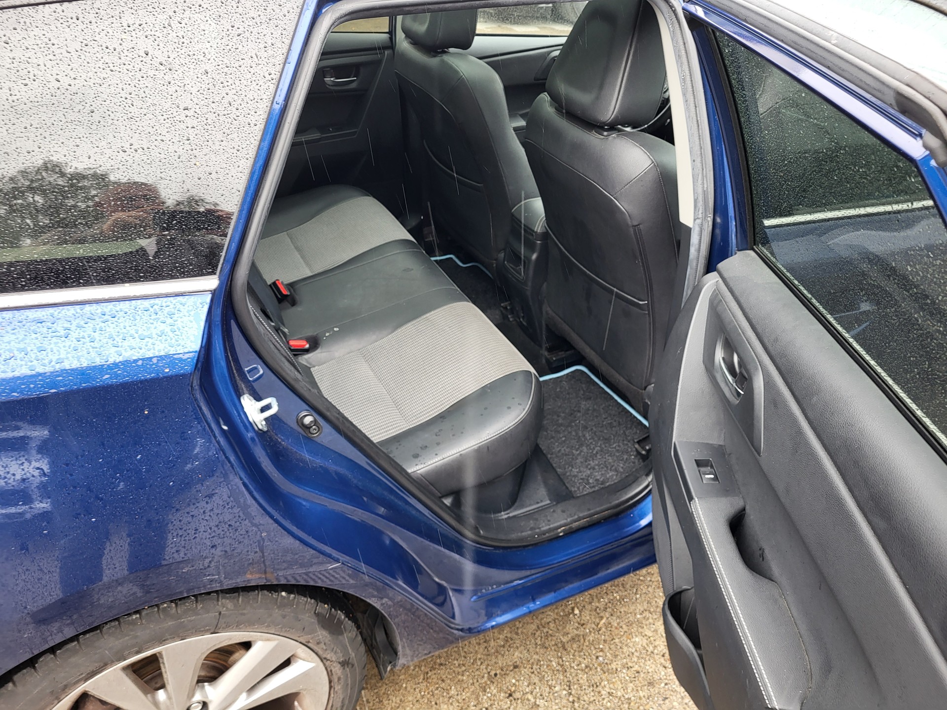 TOYOTA Auris Touring Sports 1.8 HSD Style e-CVT-image-2