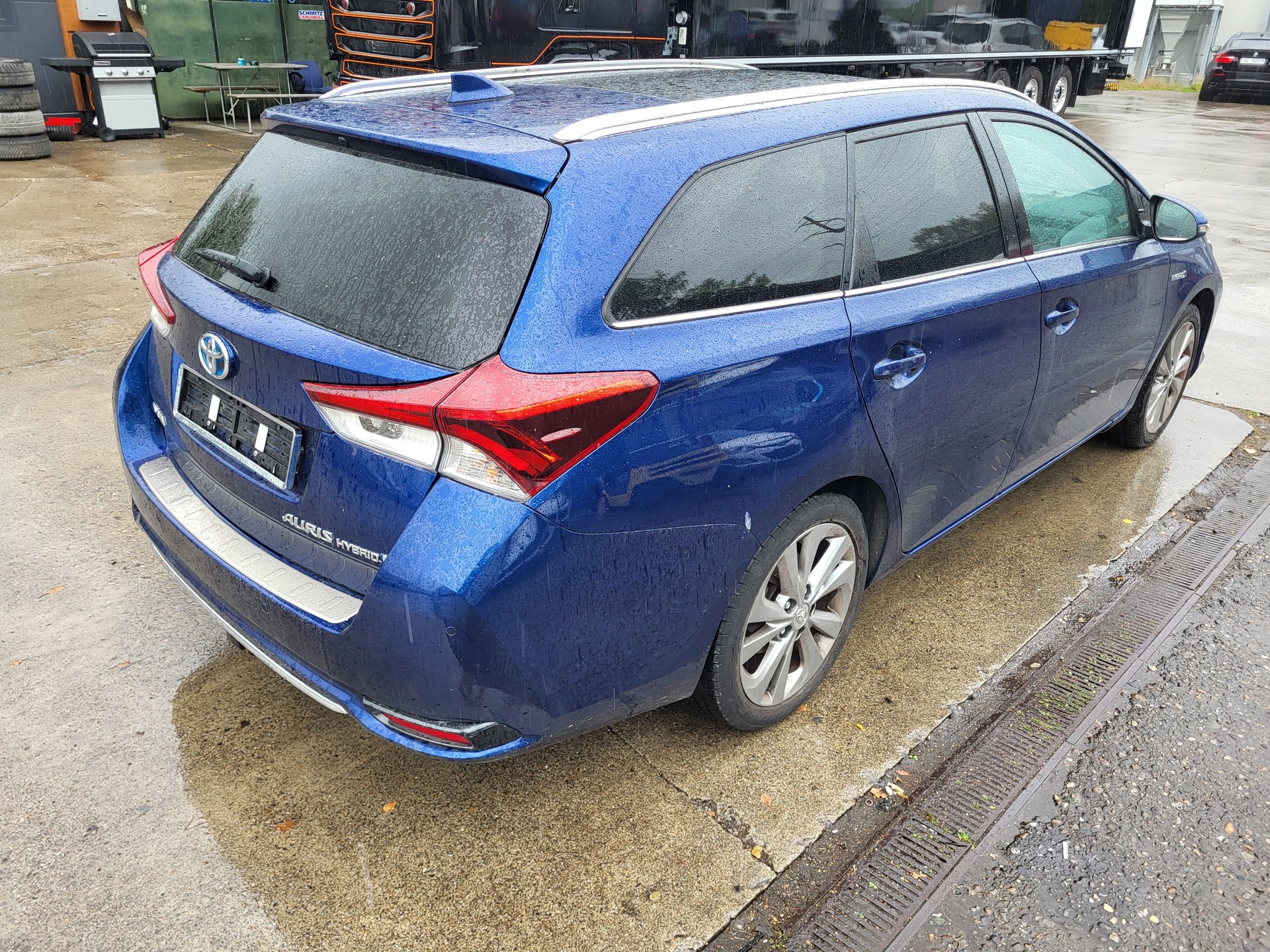 TOYOTA Auris Touring Sports 1.8 HSD Style e-CVT-image-3