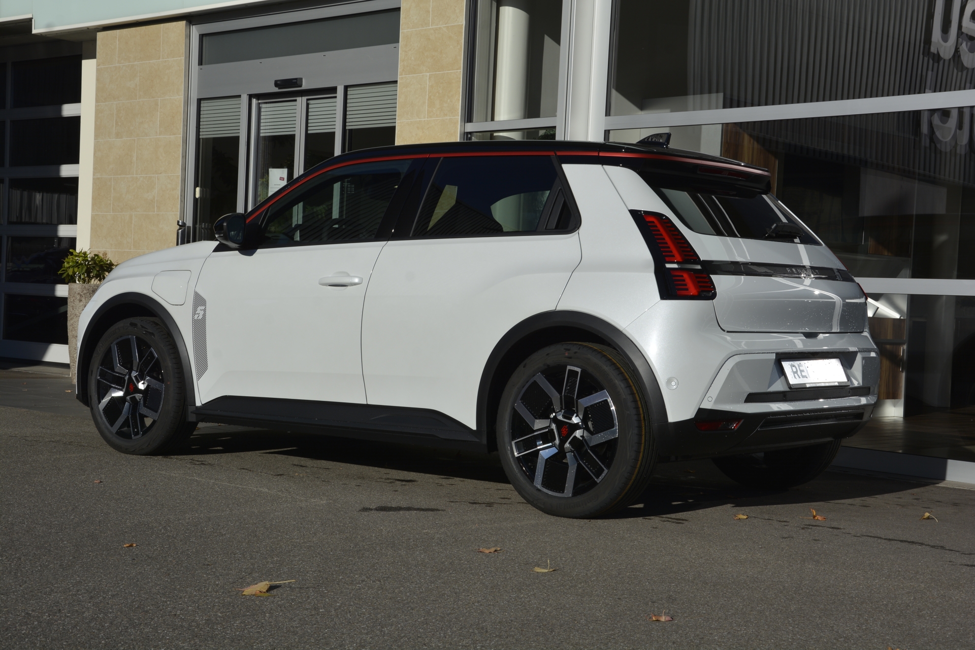 RENAULT R5 E-TECH ELECTRIC techno 150PS Comfort Range-image-3