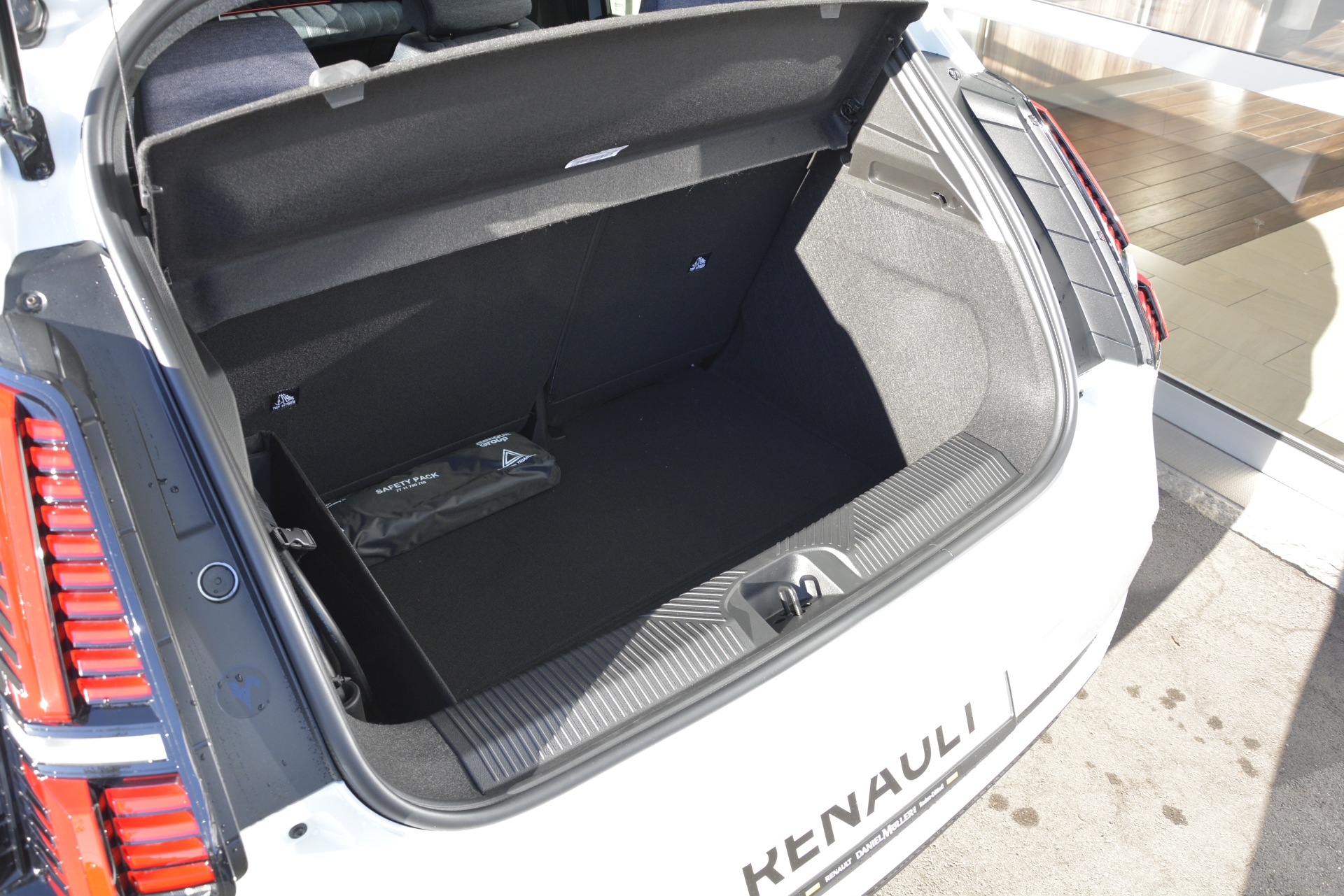 RENAULT R5 E-TECH ELECTRIC techno 150PS Comfort Range-image-5