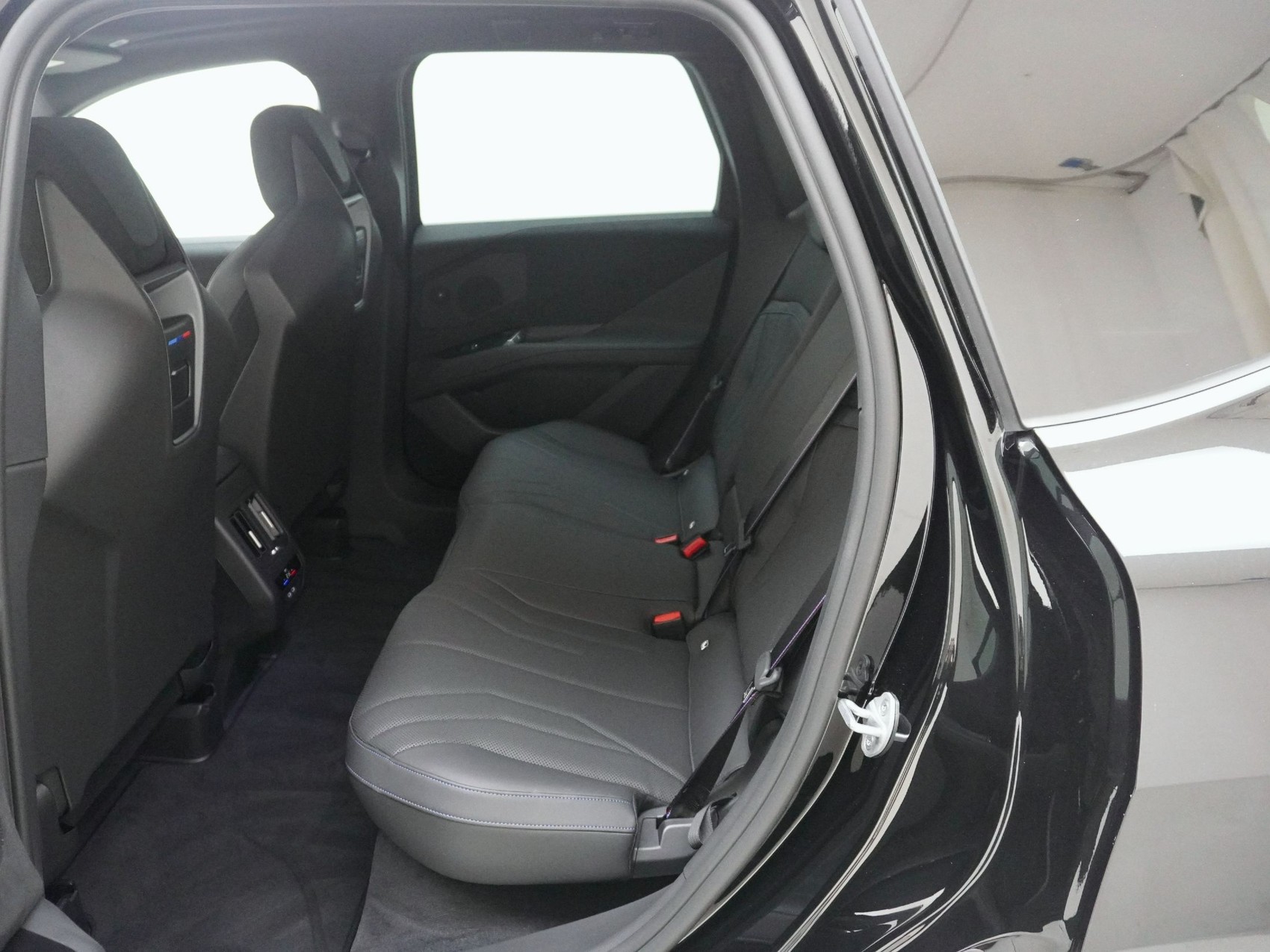 BMW iX3 50 xDrive M Sport Pro-image-14